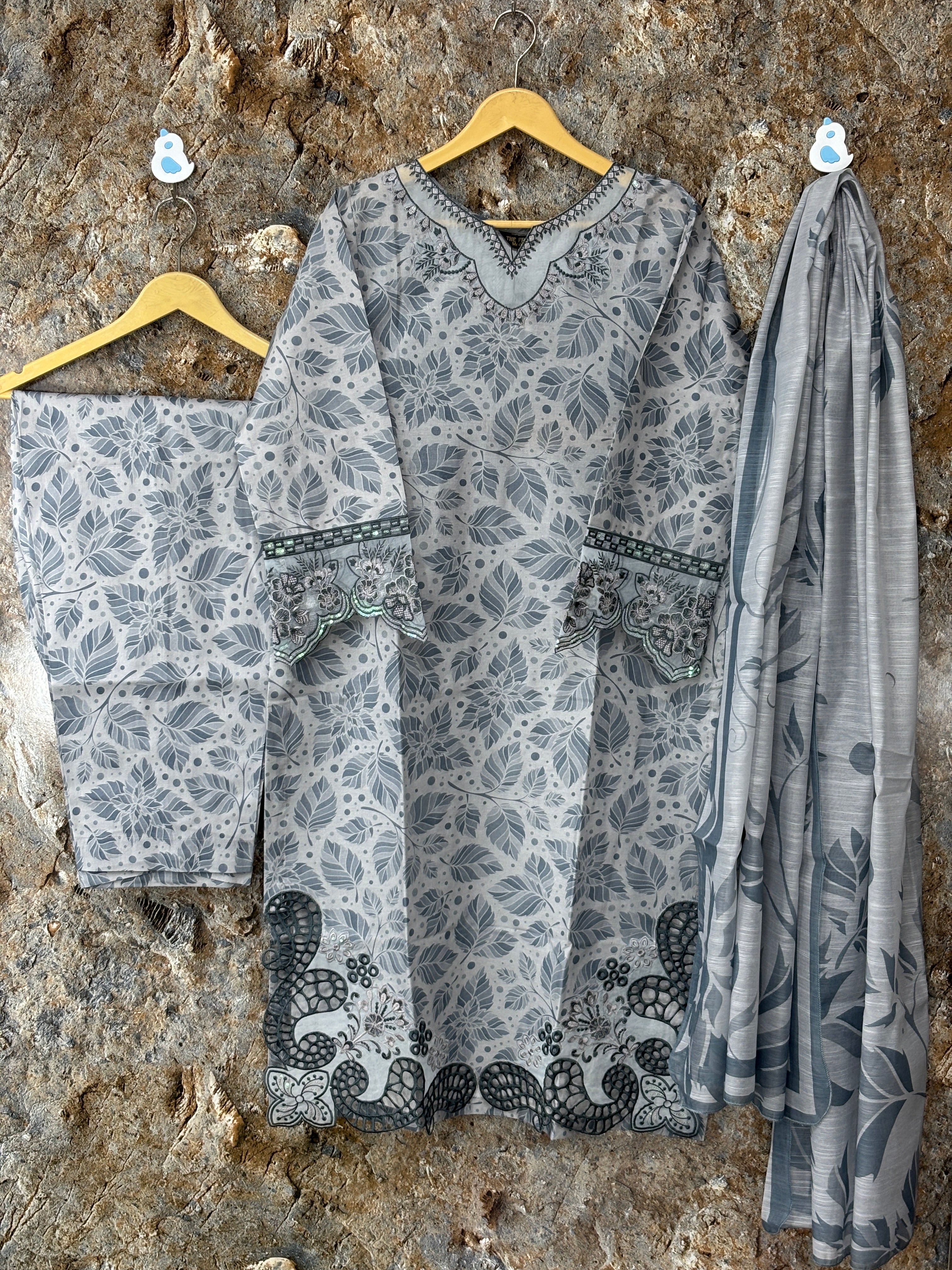 Women 3 peice suit winter fabric ✅