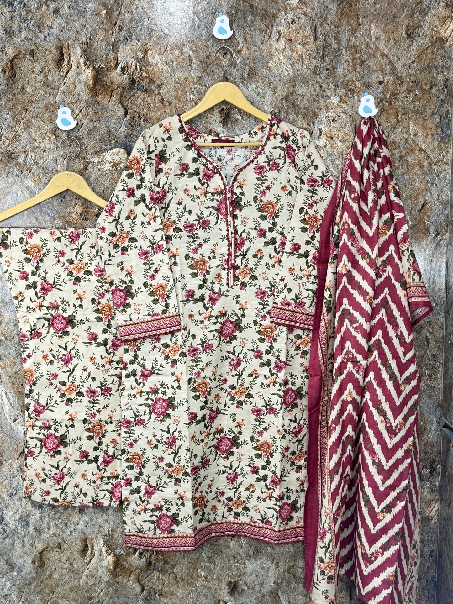 Women 3 pics suit khadar fabric ✅
