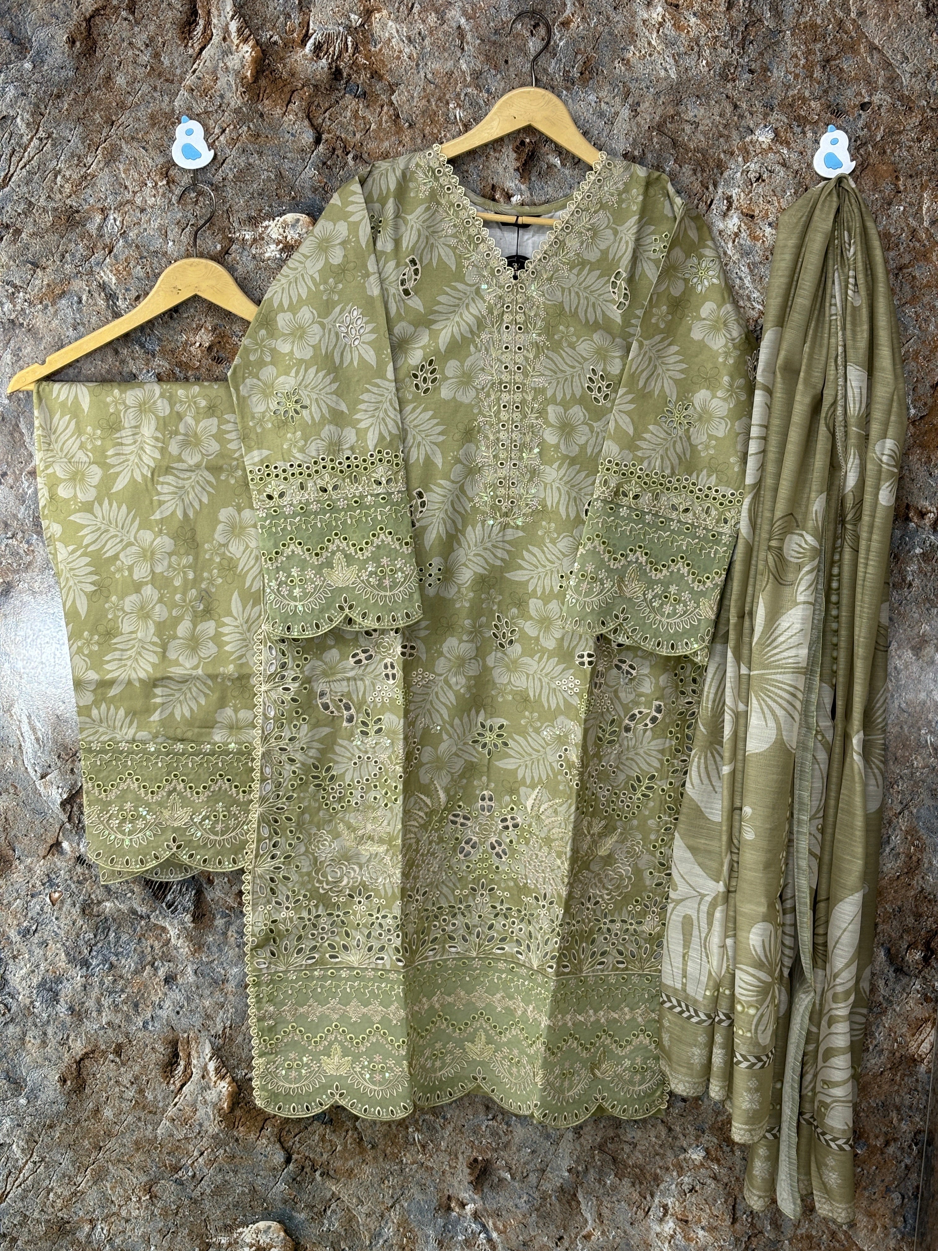 Women 3 peice suit winter fabric ✅