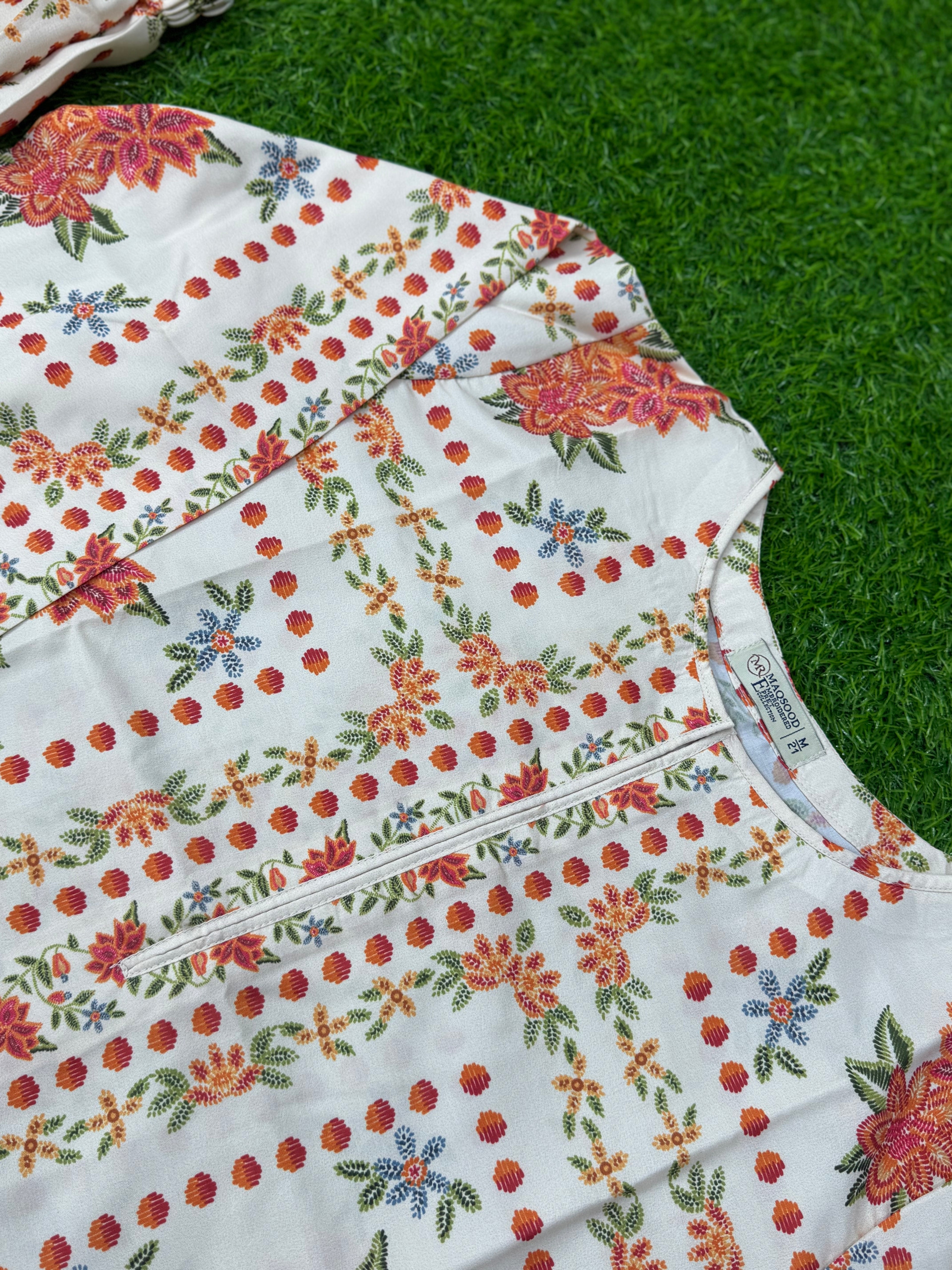 WOMEN 2 PICS SUIT SLIK FABRIC WINTER STUFF