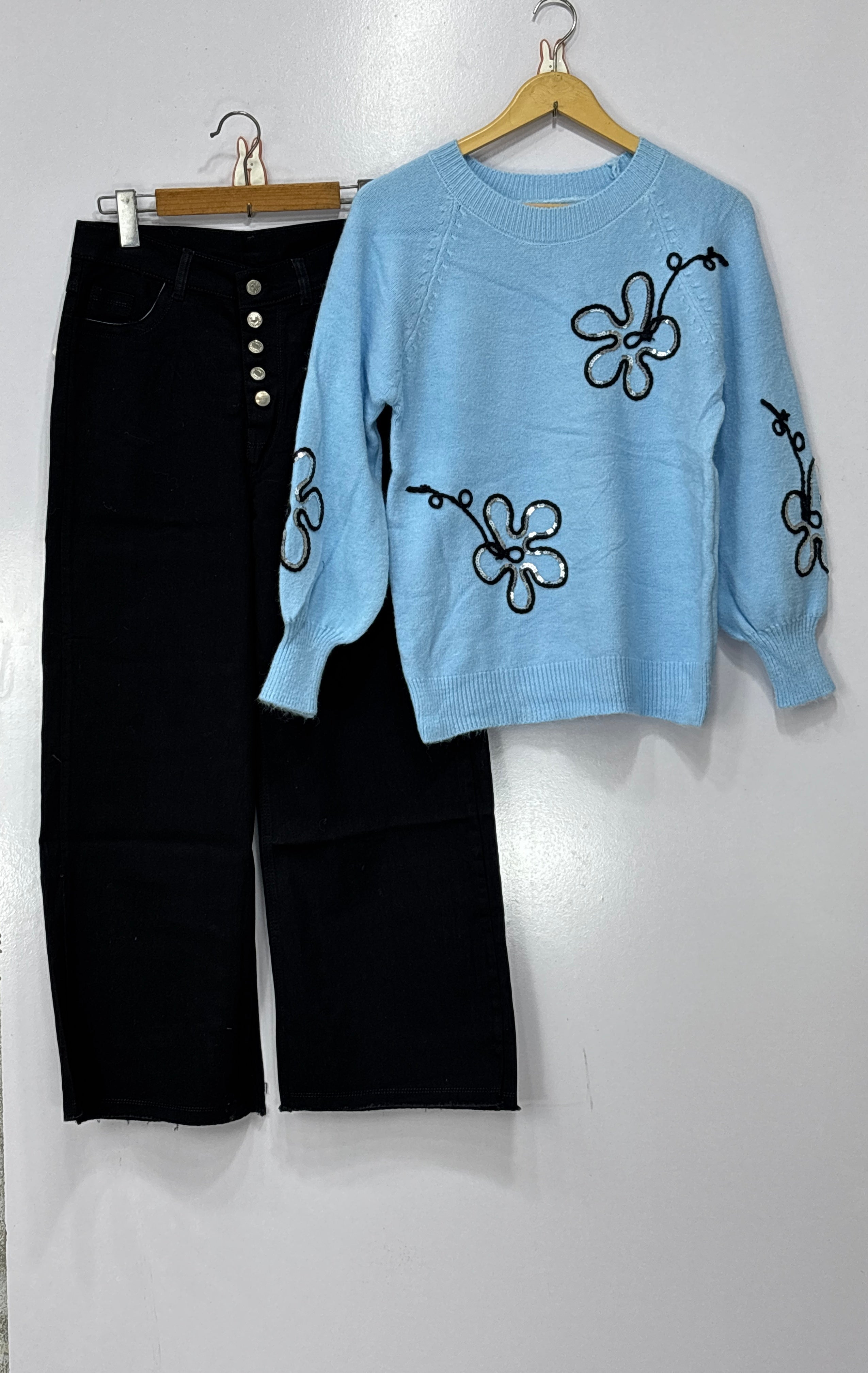 Women tops and jeans ✨