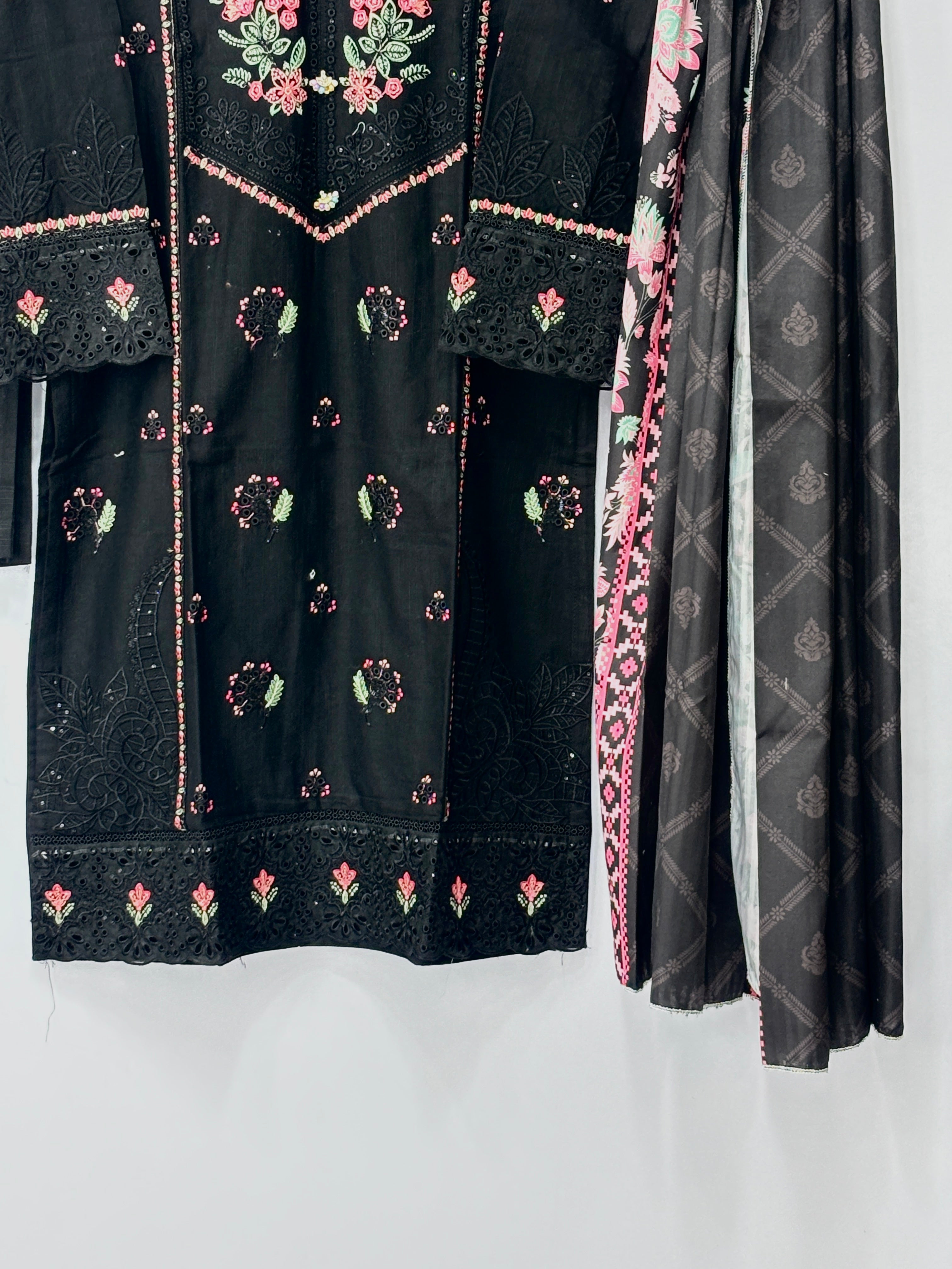 Women 3 peice suit Khadar fabric 💫