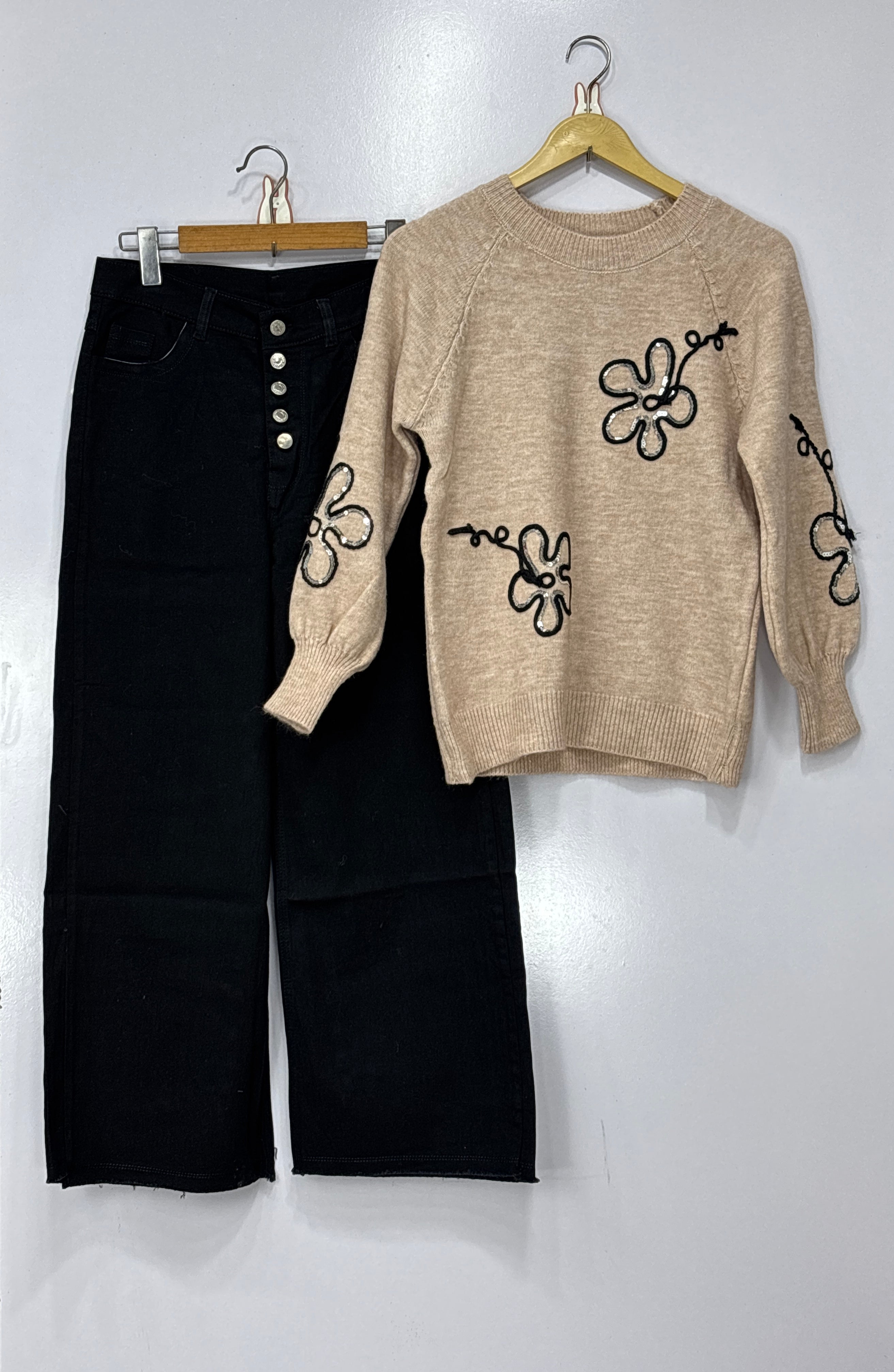 Women tops and jeans ✨