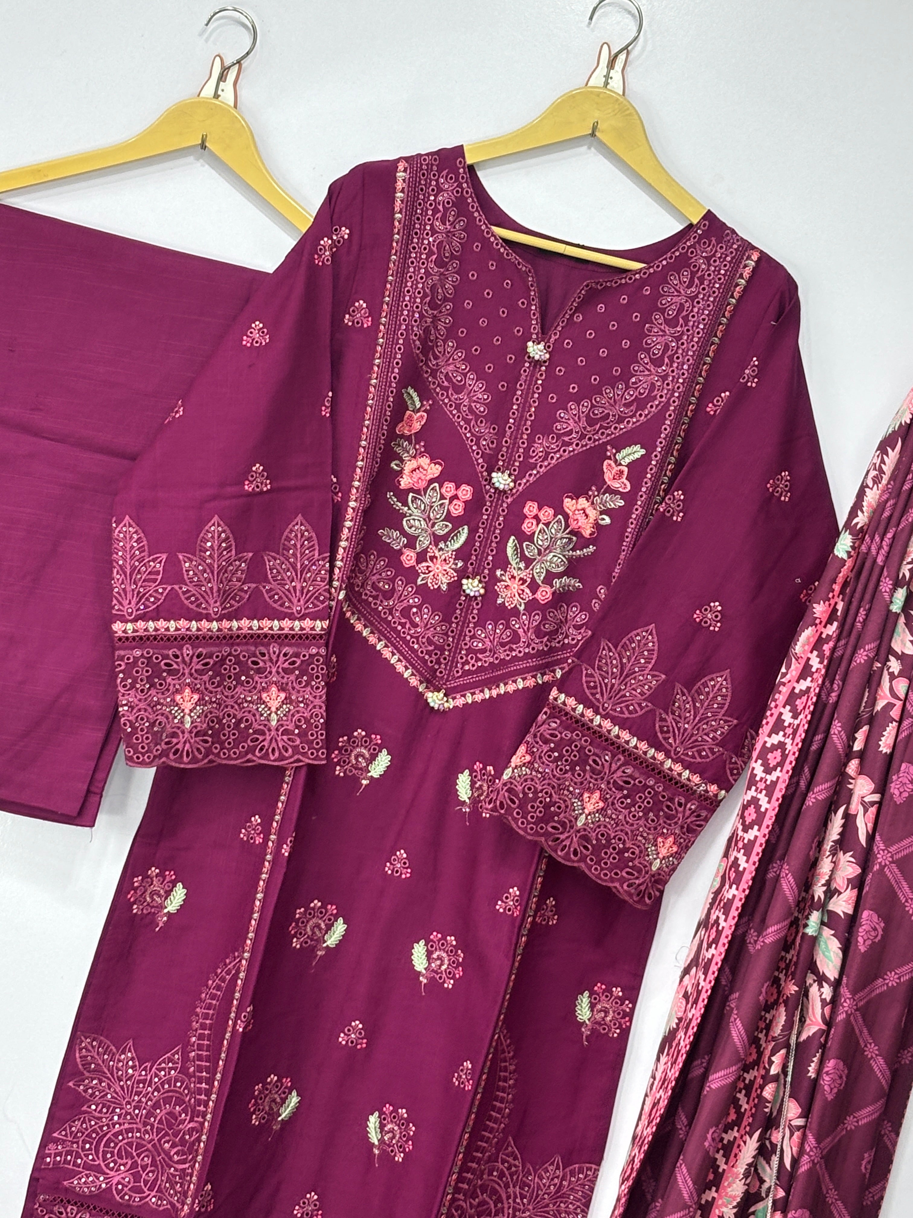 Women 3 peice suit Khadar fabric 💫