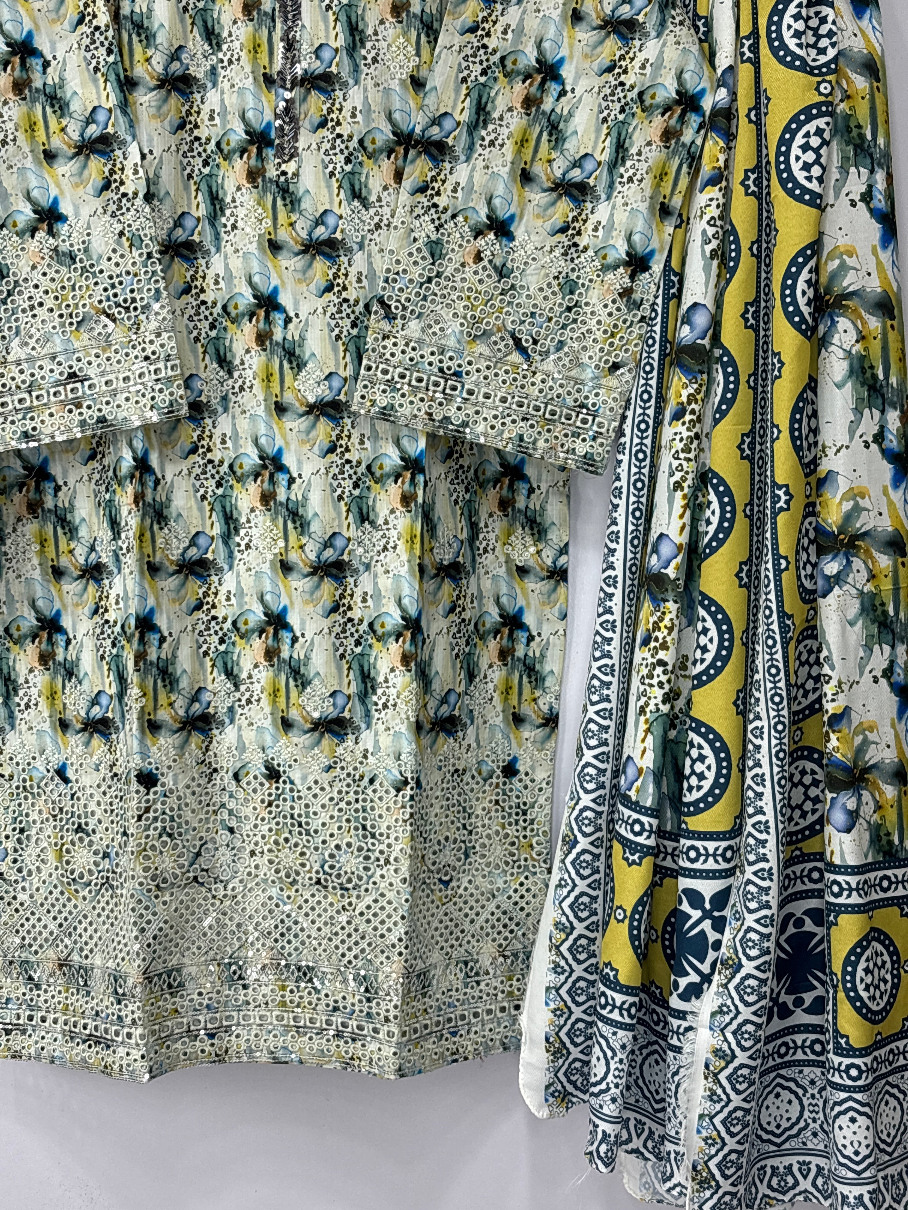 Women 3 peice suit winter fabric ✅