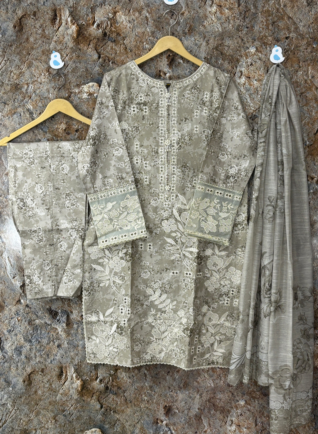 Women 3 peice suit winter fabric ✅