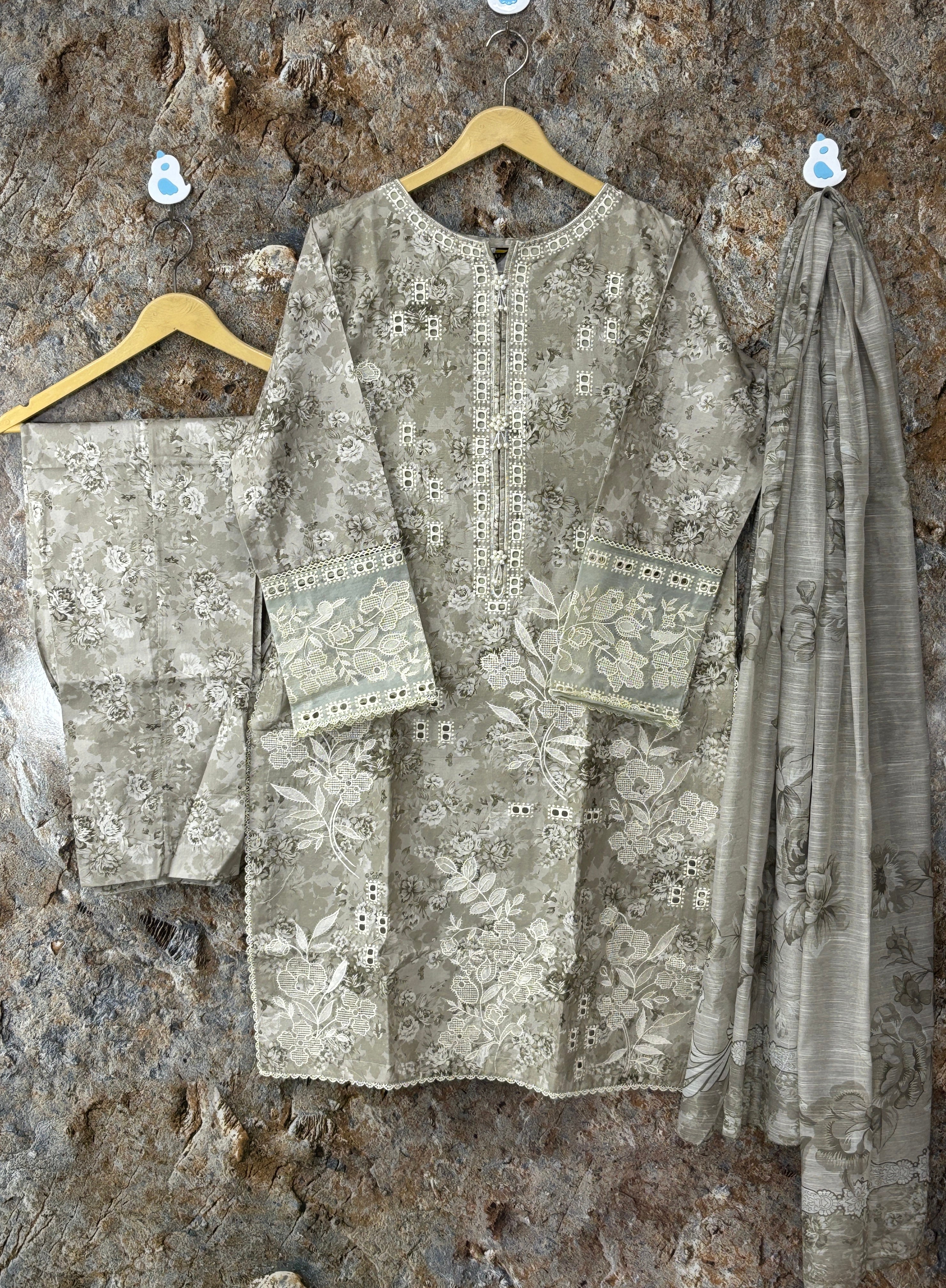 Women 3 peice suit winter fabric ✅