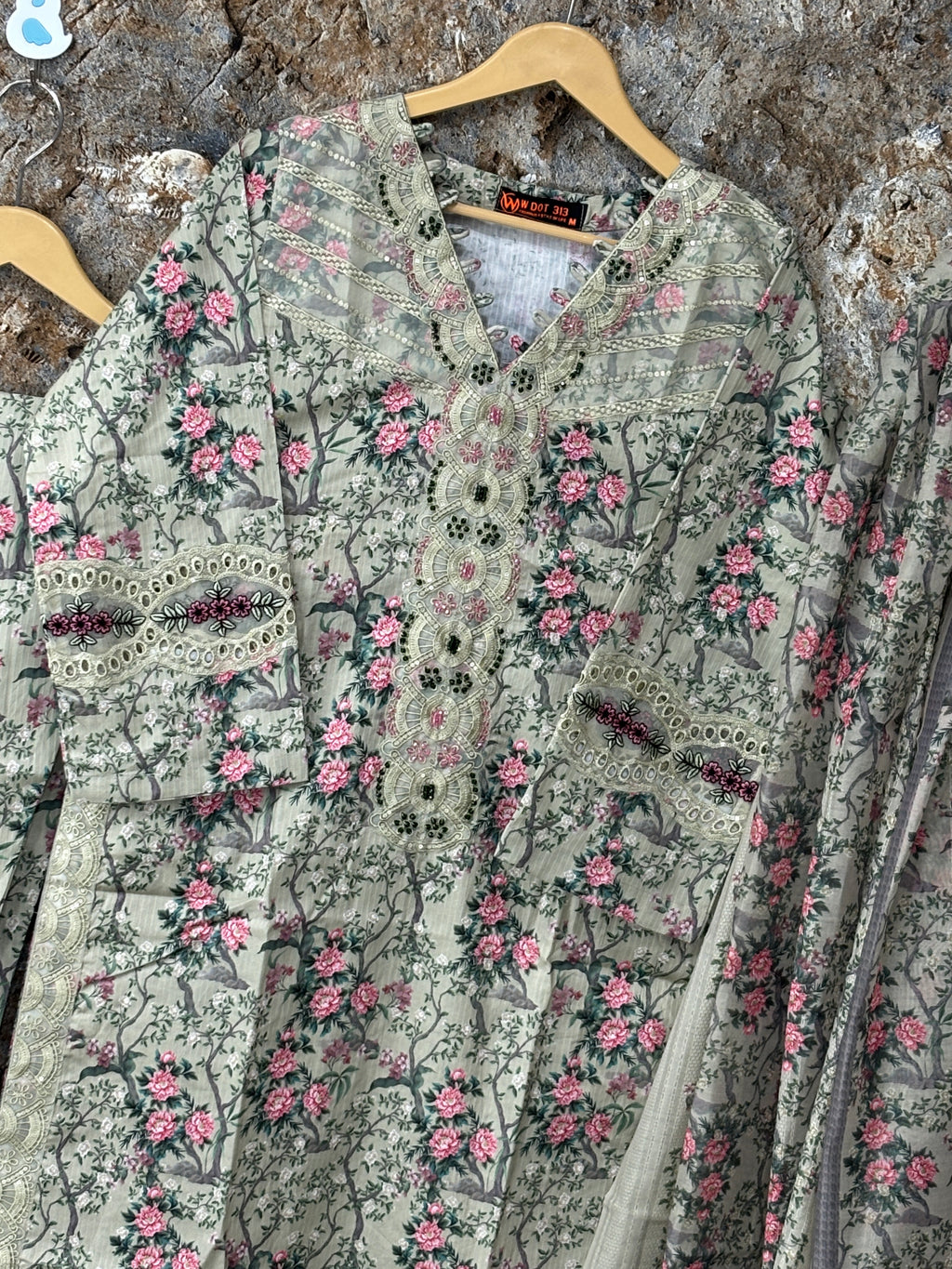 Women 3 peice suit winter fabric ✅