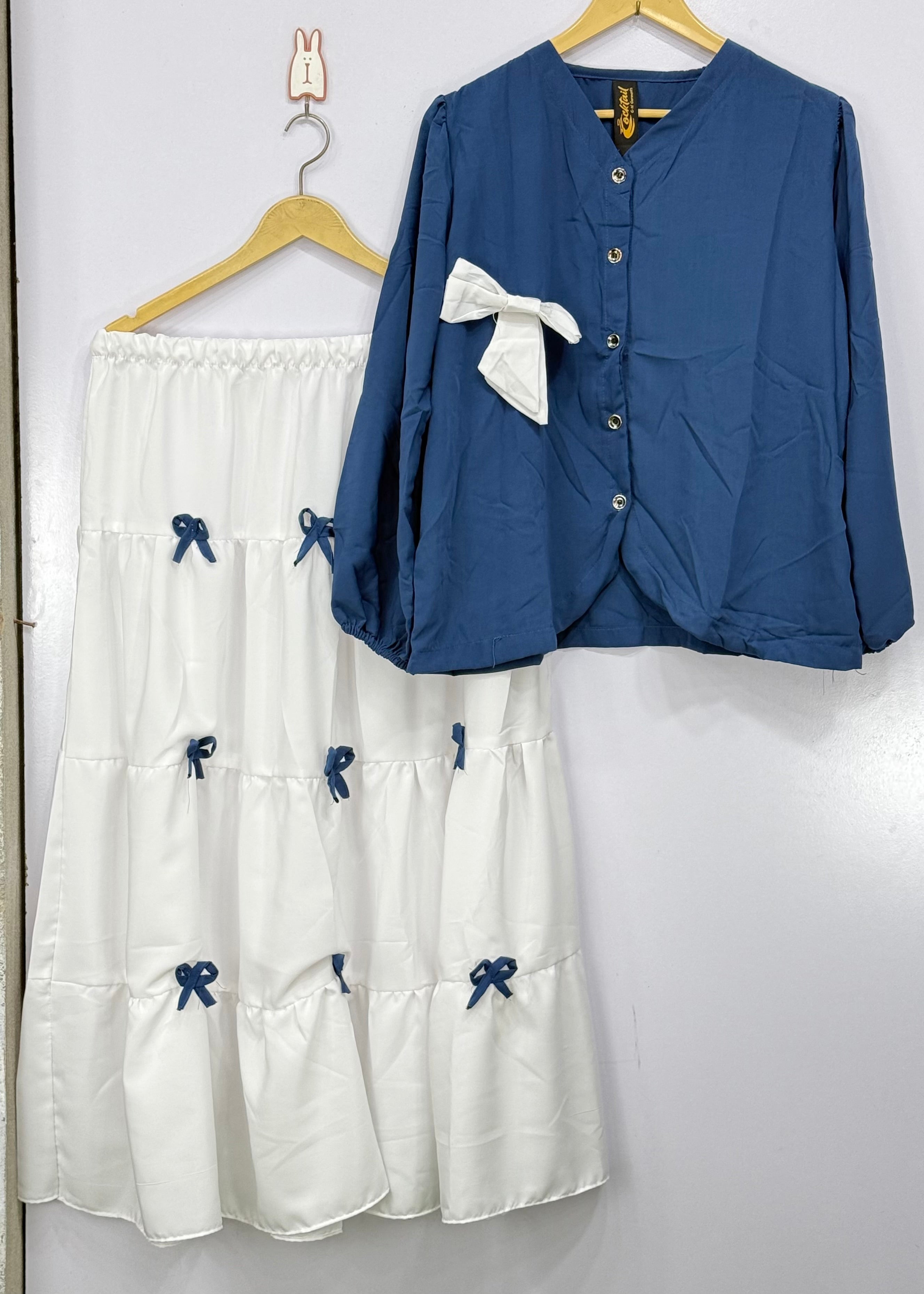 ￼Scourt and shirt 👚