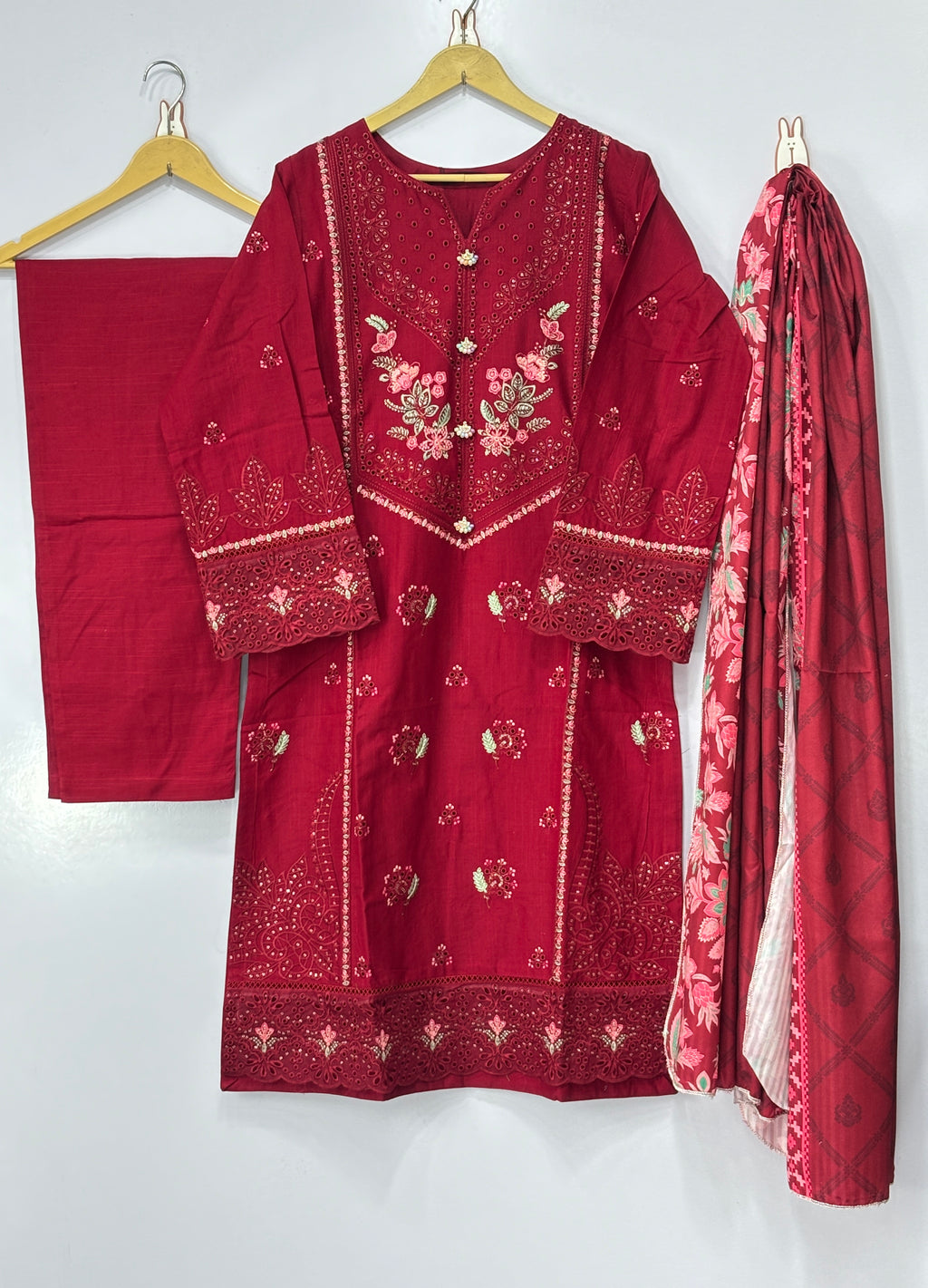 Women 3 peice suit Khadar fabric 💫