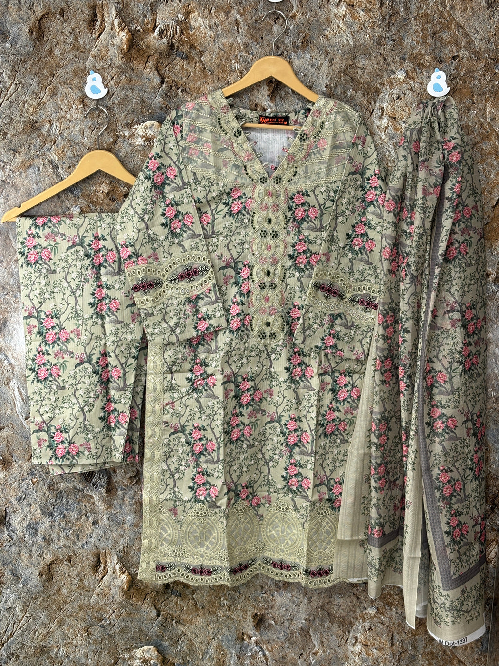 Women 3 peice suit winter fabric ✅