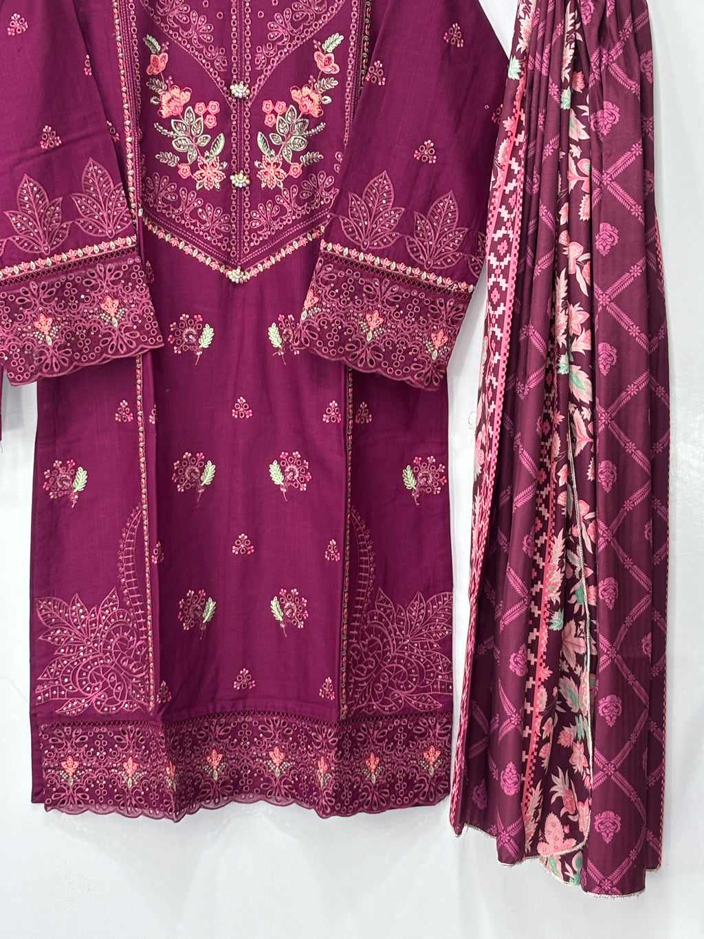 Women 3 peice suit Khadar fabric 💫