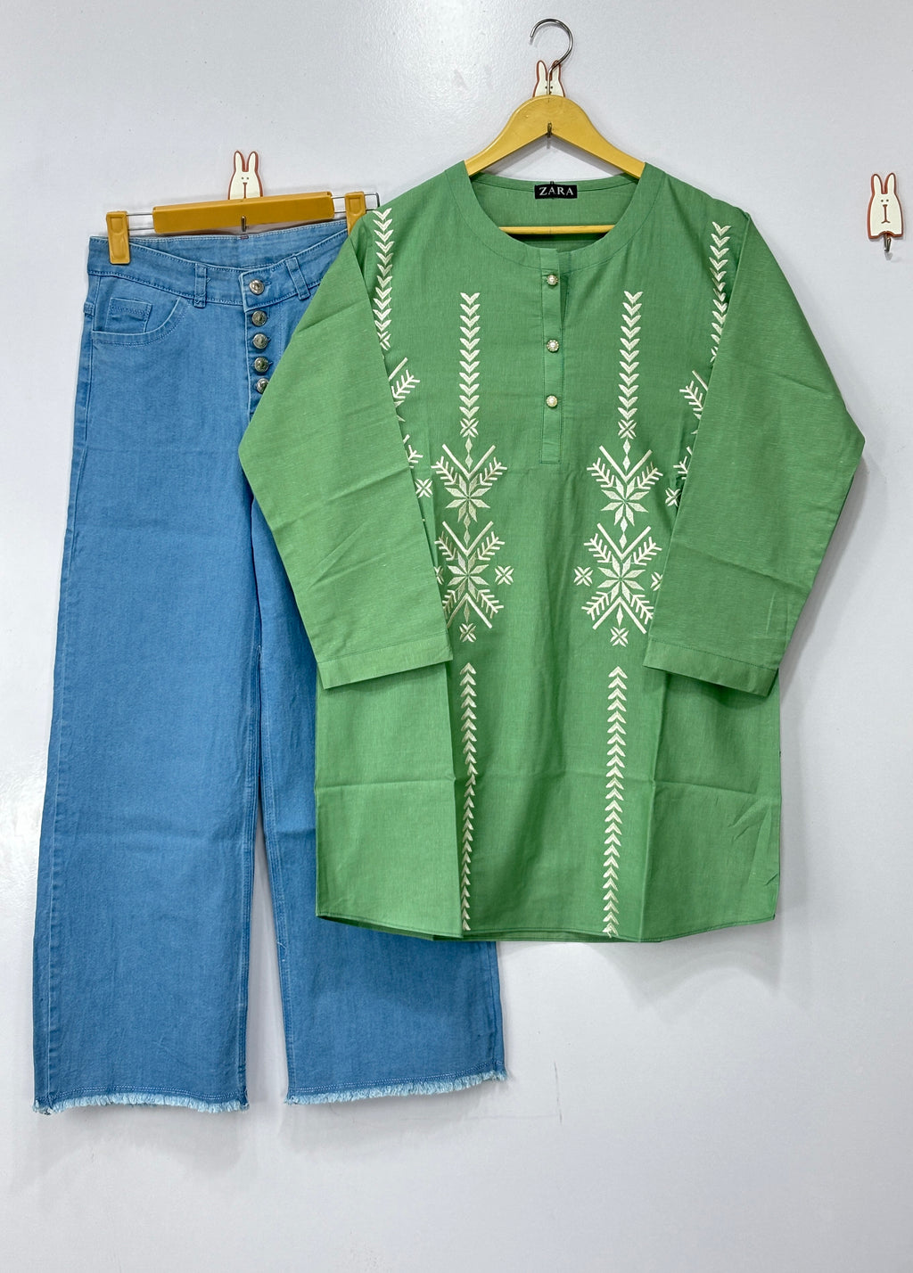 Women tops and jeans 👖