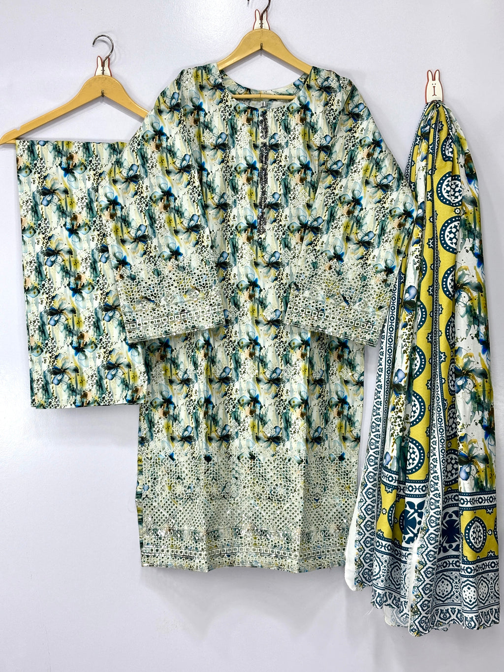 Women 3 peice suit winter fabric ✅