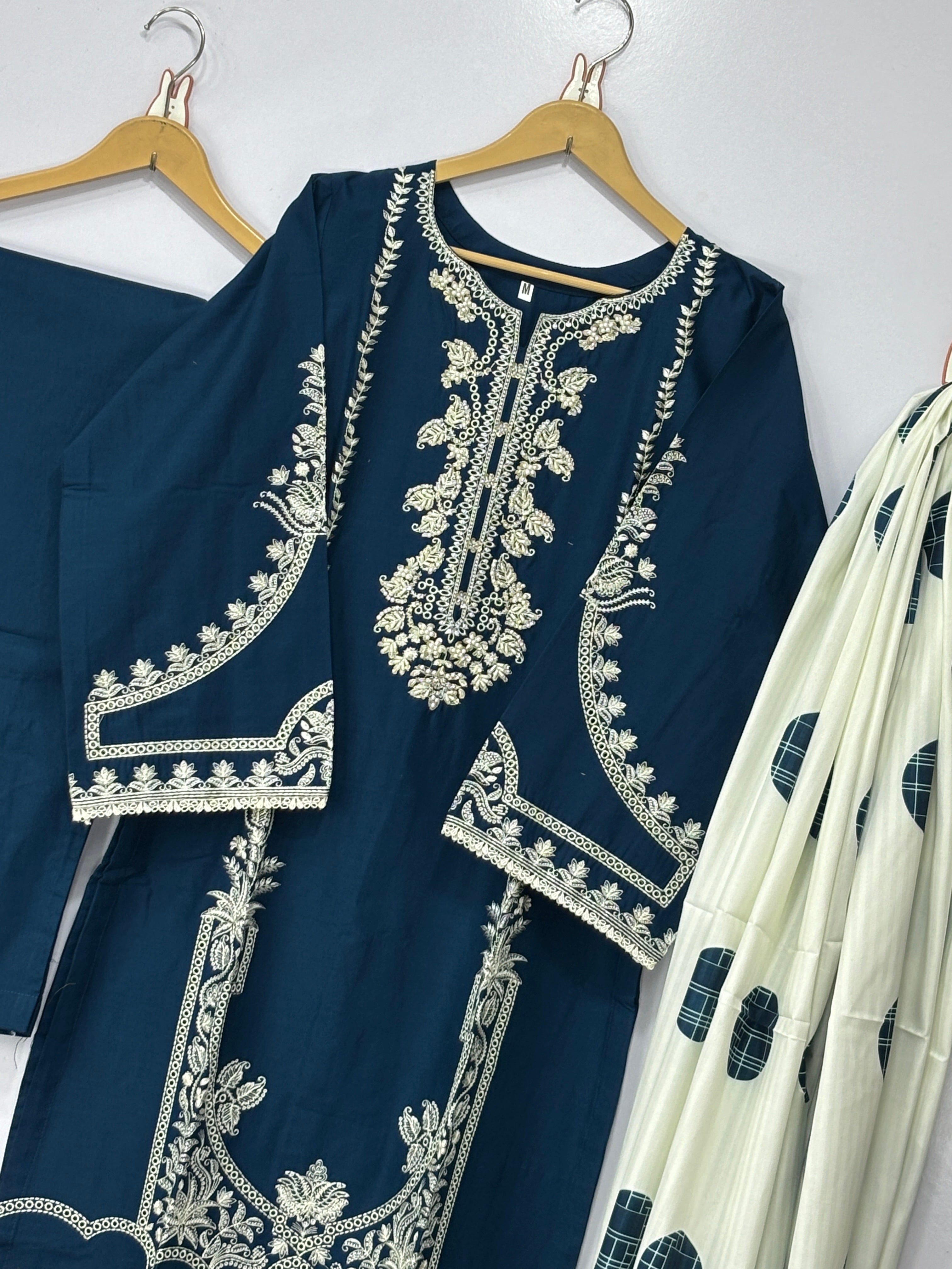 Women 3 peice suit Khadar fabric ✨