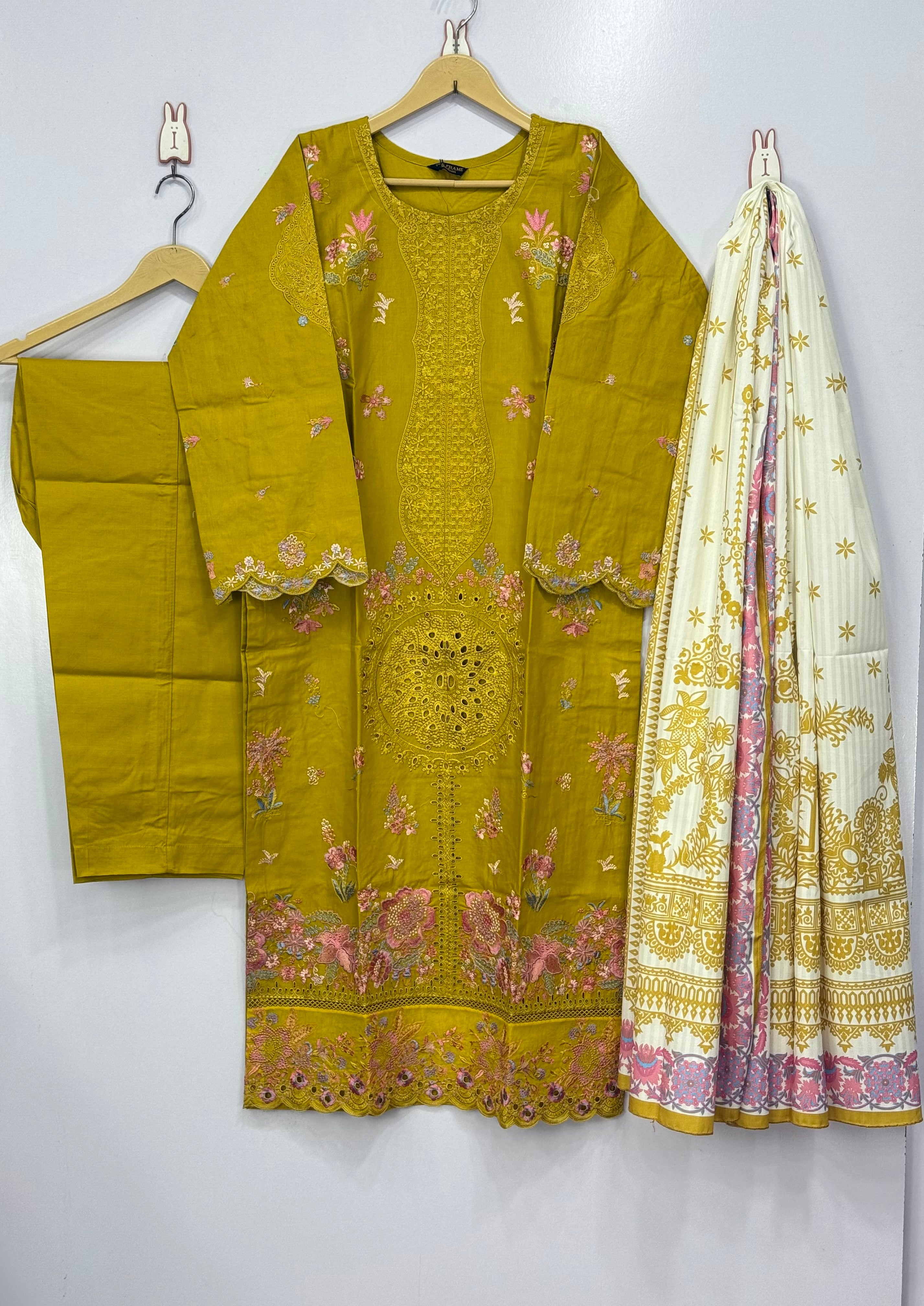 Women 3 peice suit Winter Khadar 💫