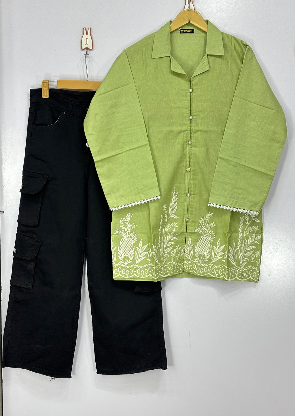 Women tops and jeans✅