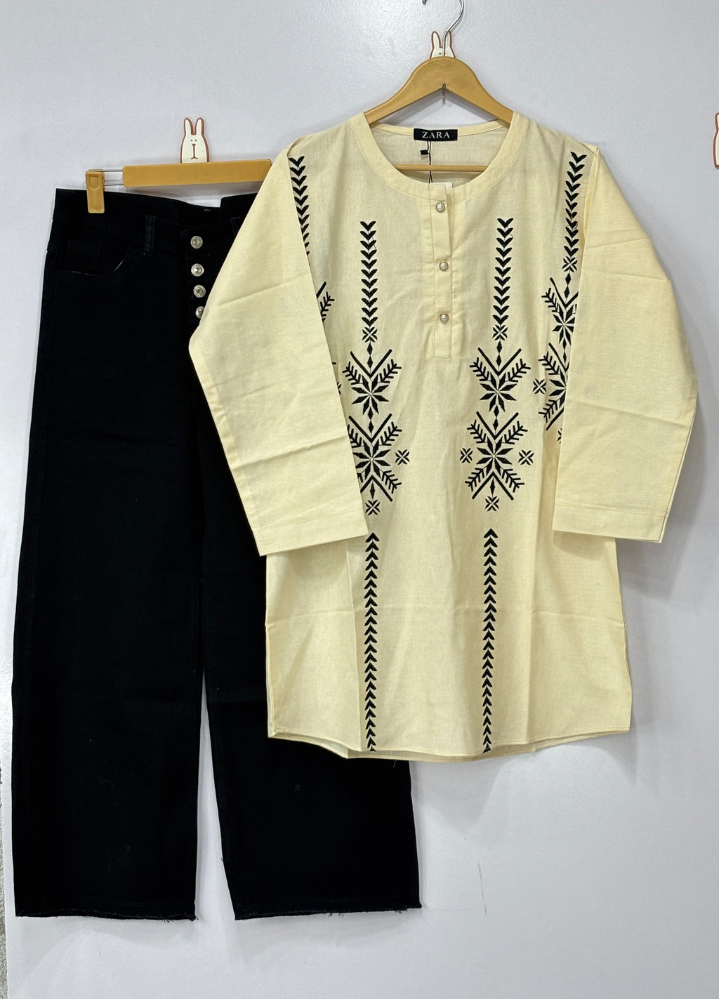 Women tops and jeans 👖