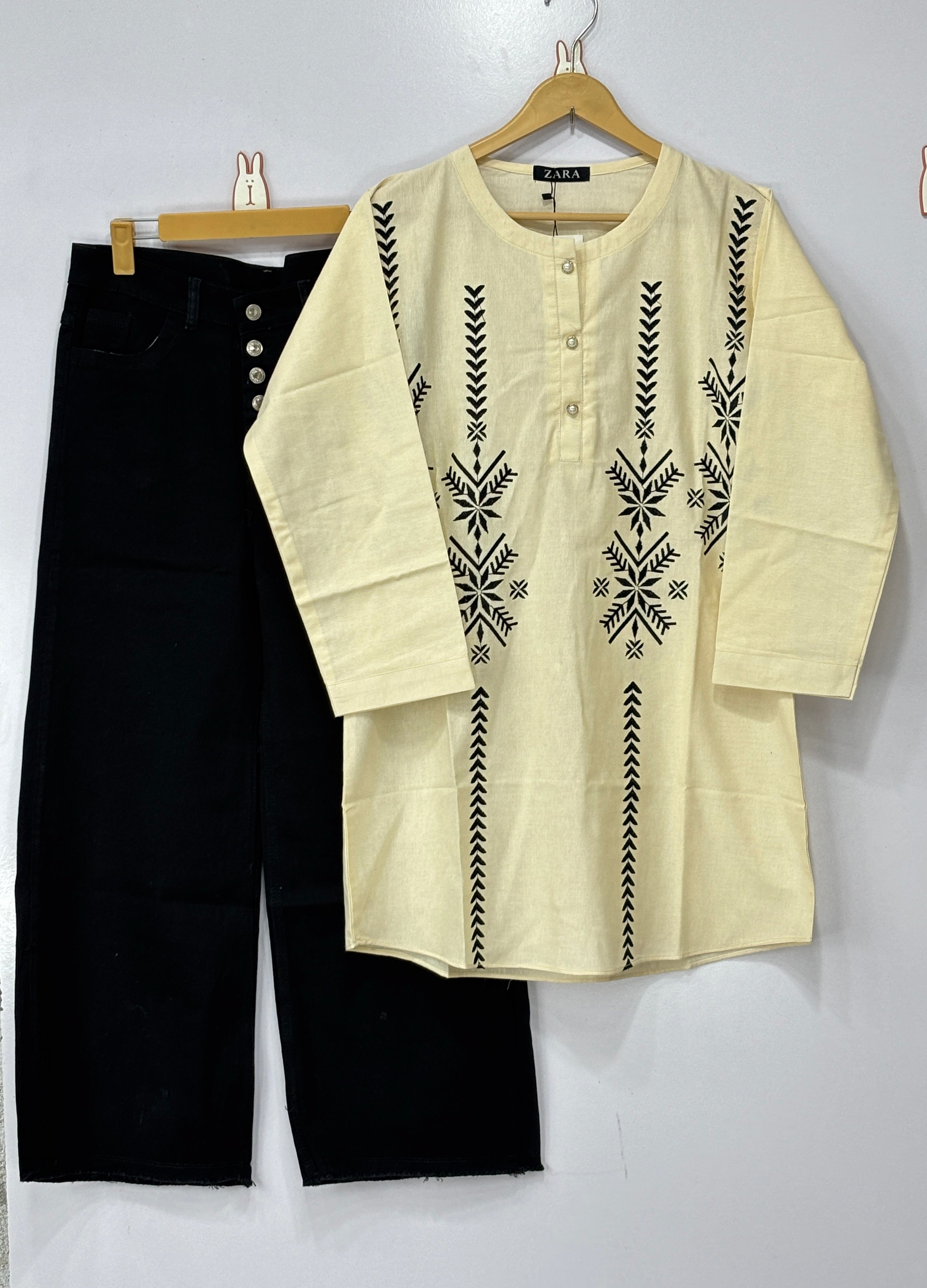 Women tops and jeans 👖