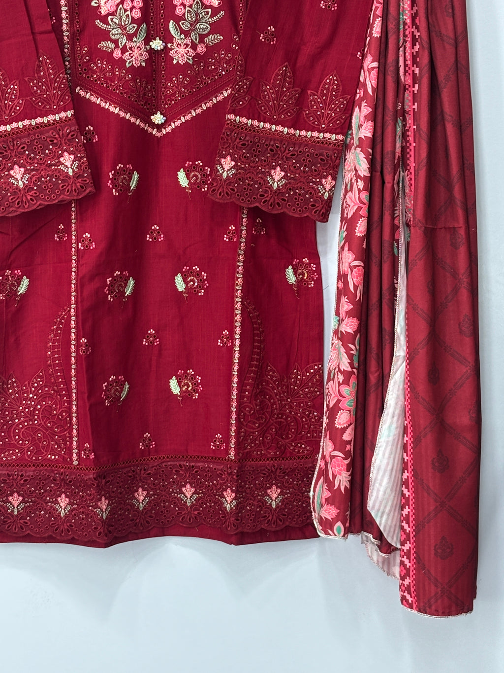 Women 3 peice suit Khadar fabric 💫