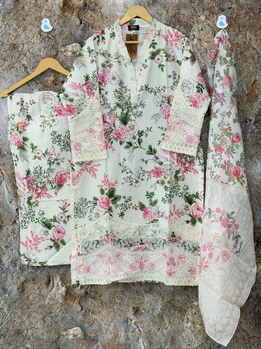 Women 3 pics suit me in winter