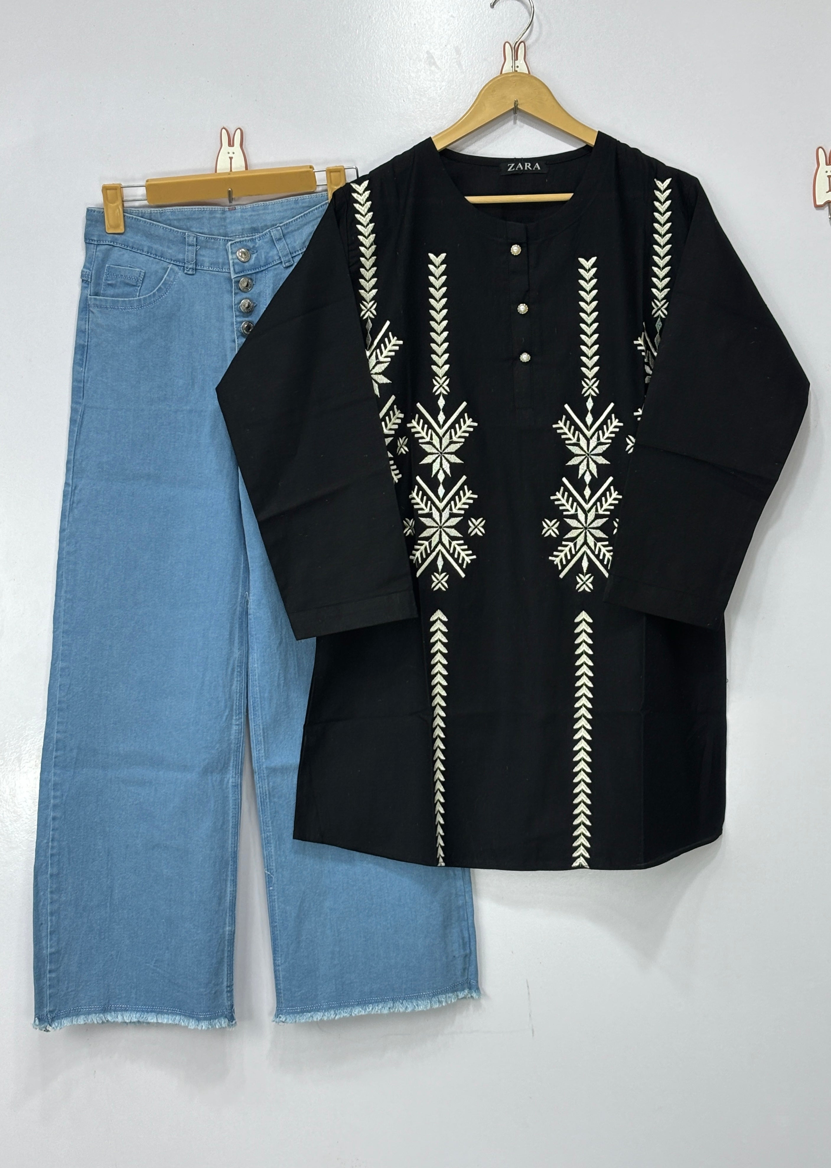 Women tops and jeans 👖