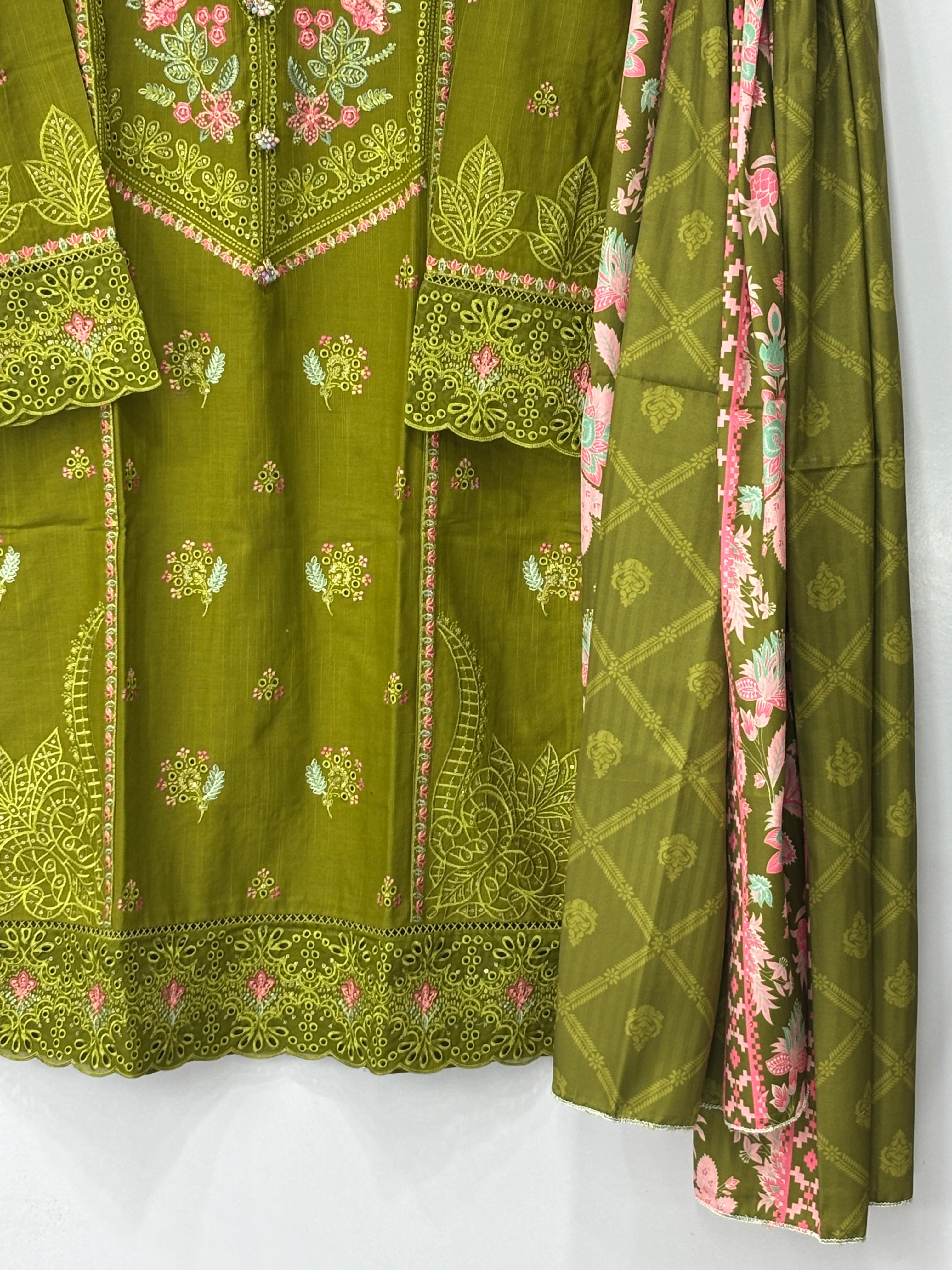 Women 3 peice suit Khadar fabric 💫