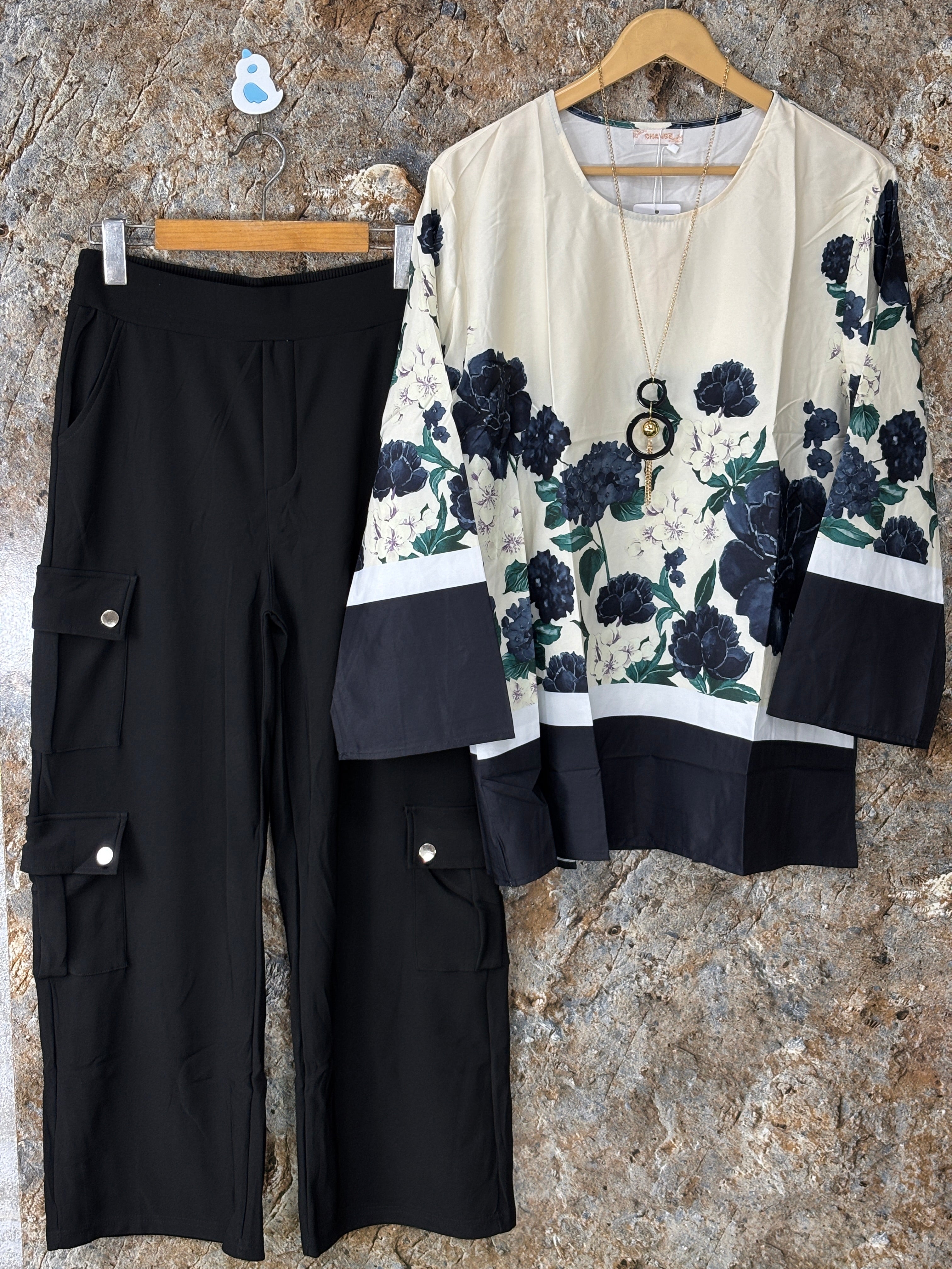 Women tops and jeans ✅