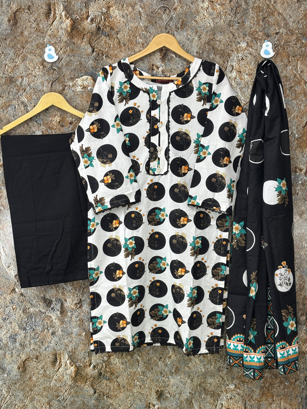 Women 3 peice suit Khadar fabric ✅