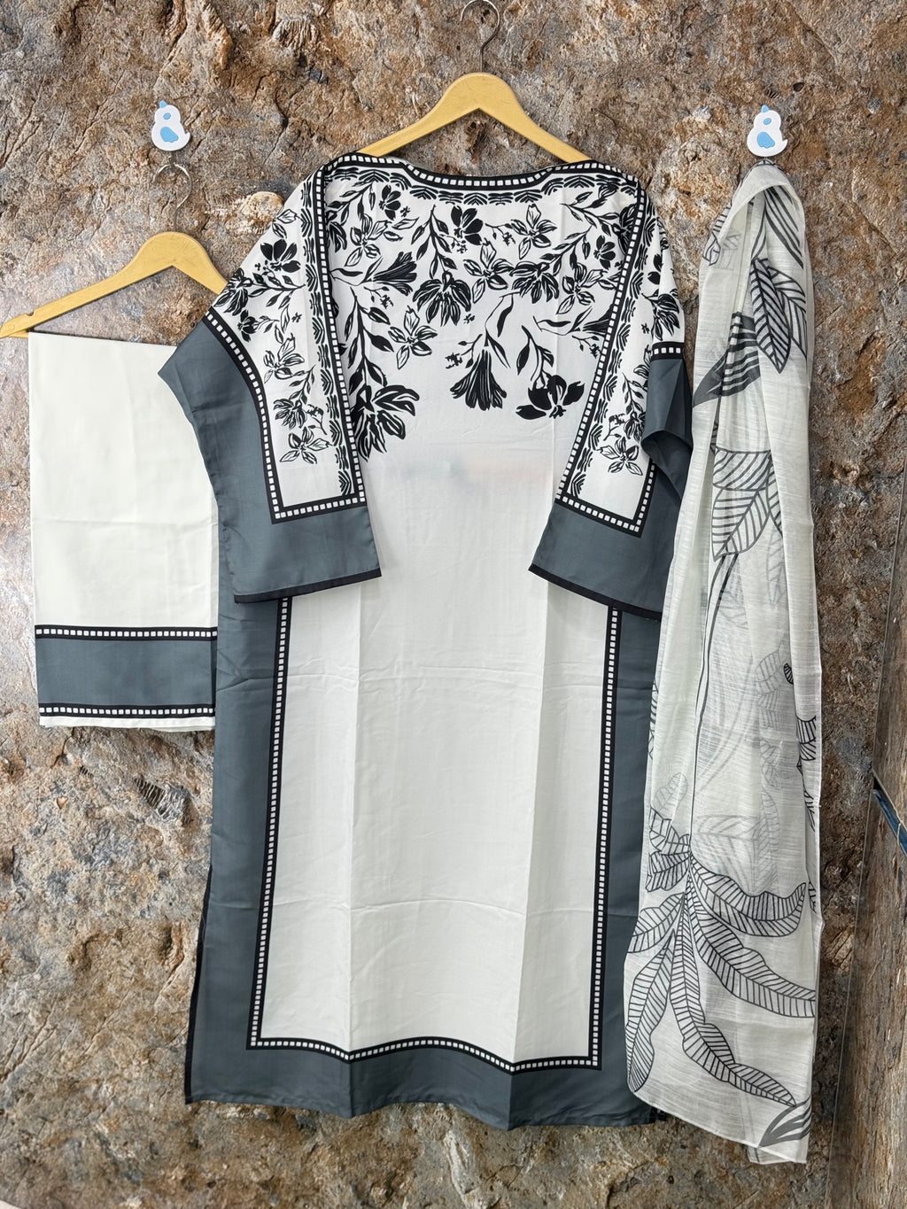 Women 3 pics suit fabric grip silk premium quality ✅