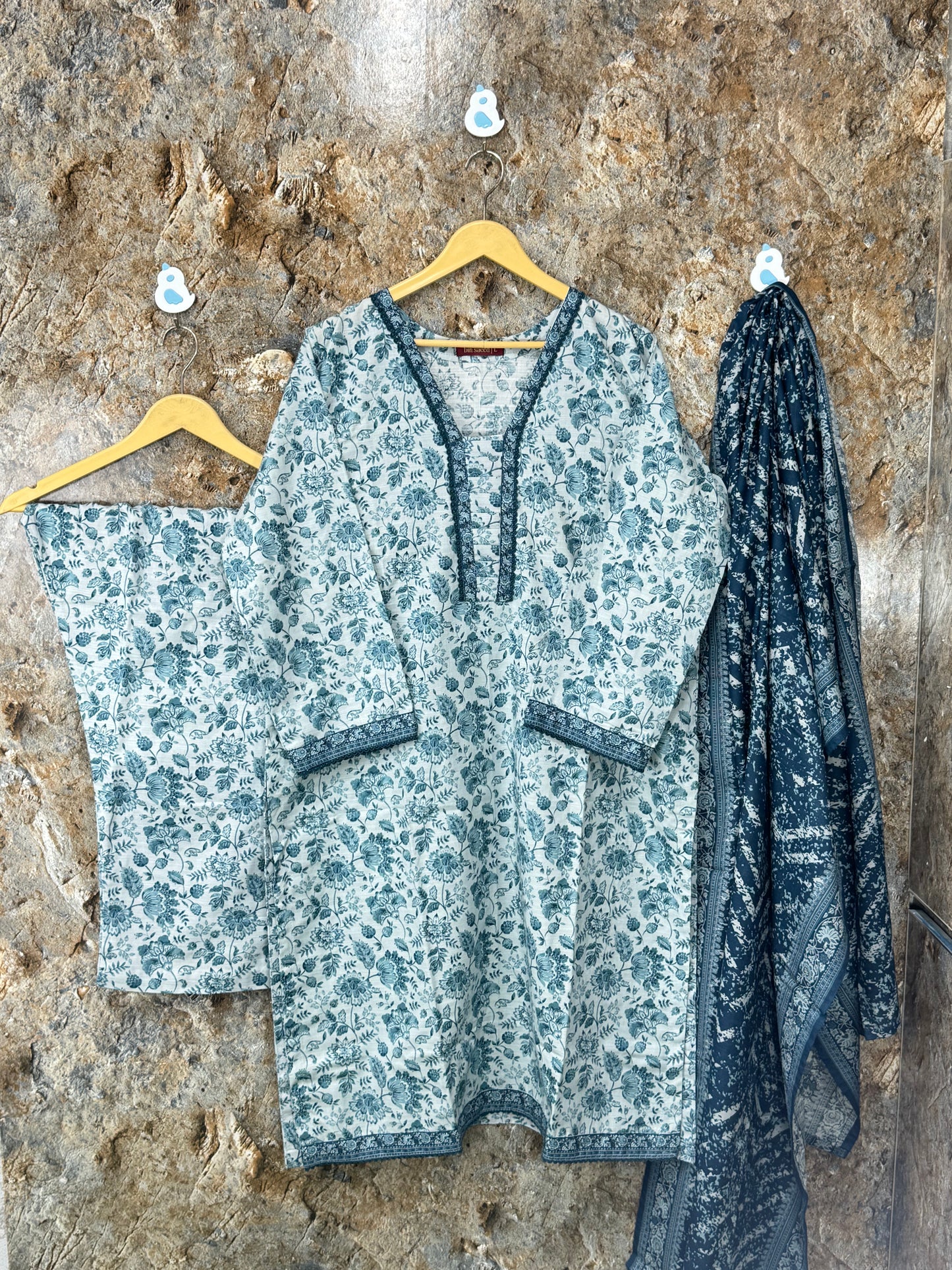 Women 3 pics suit khadar fabric ✅u