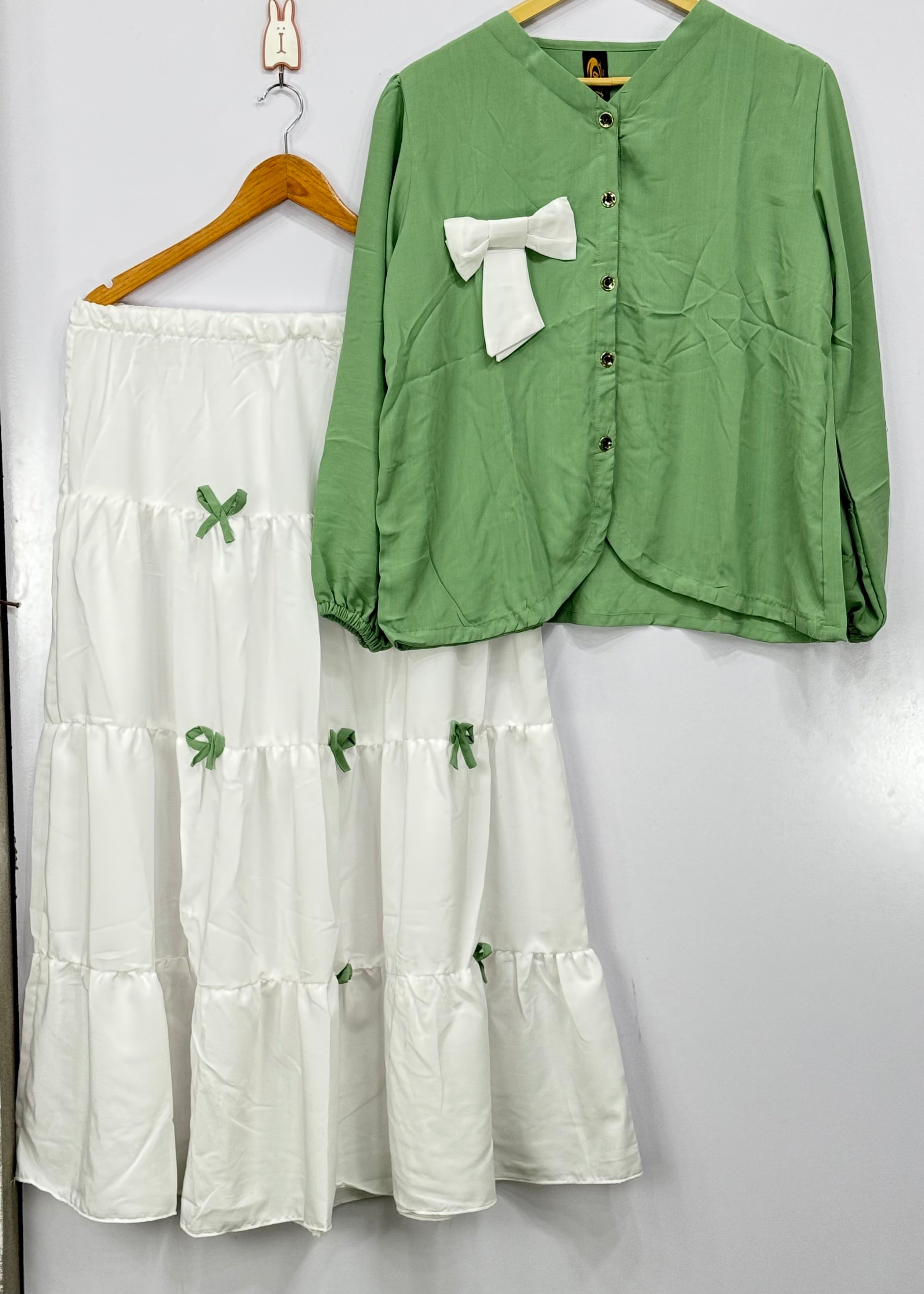 ￼Scourt and shirt 👚