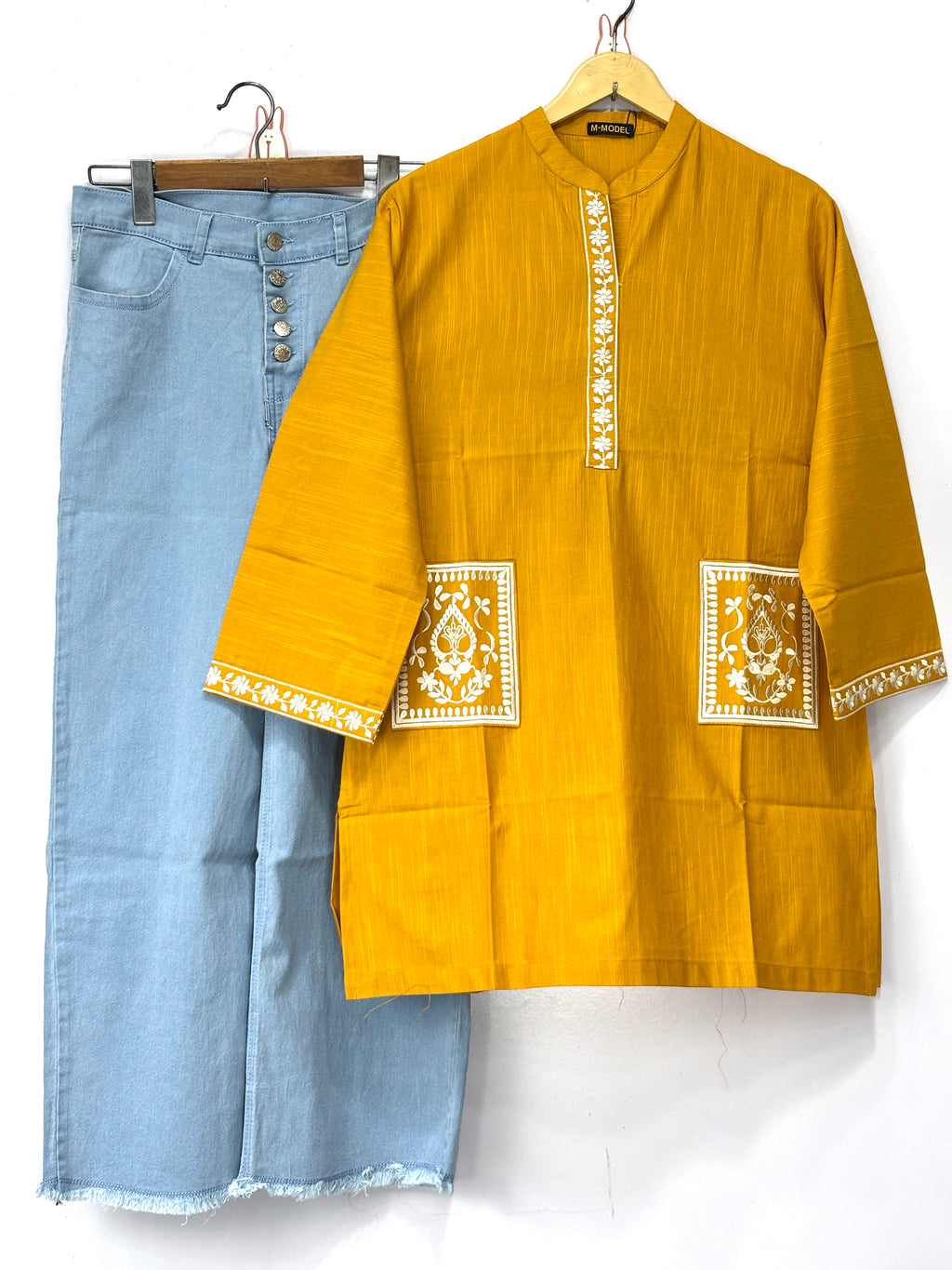 Women tops and jeans ✅