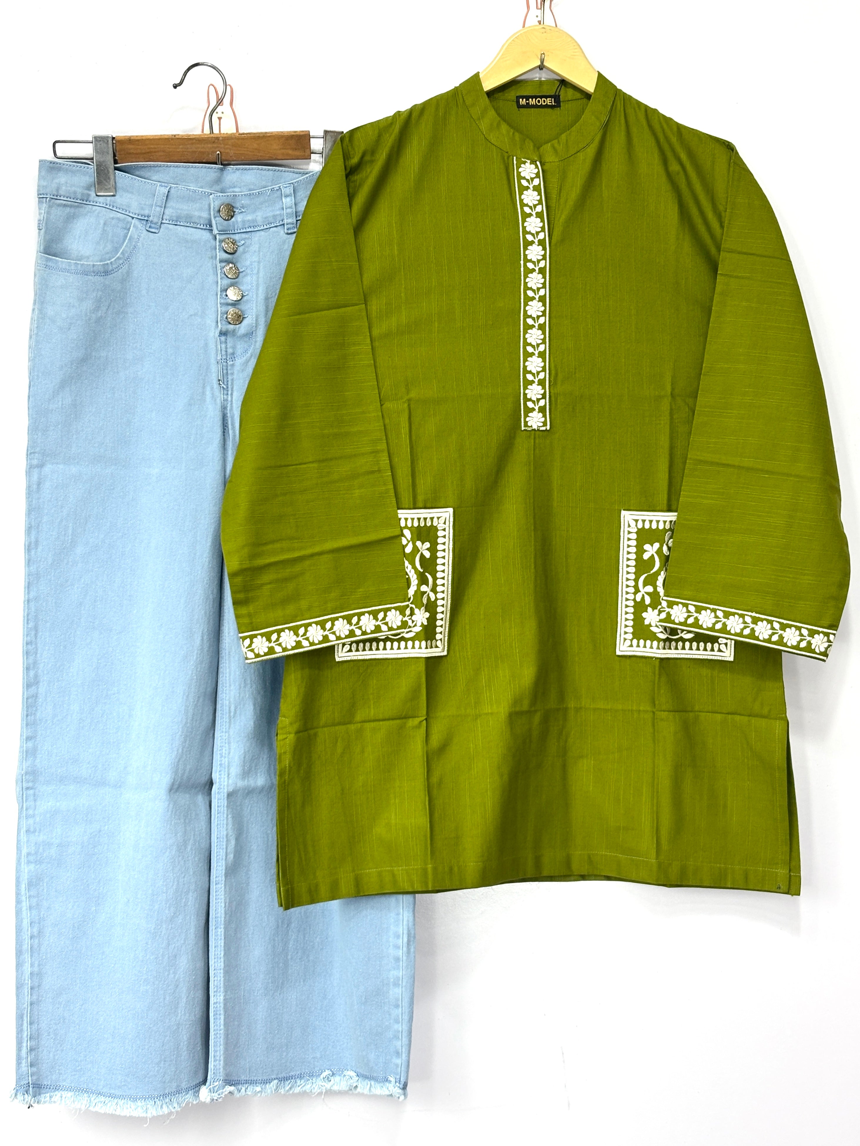 Women tops and jeans ✅