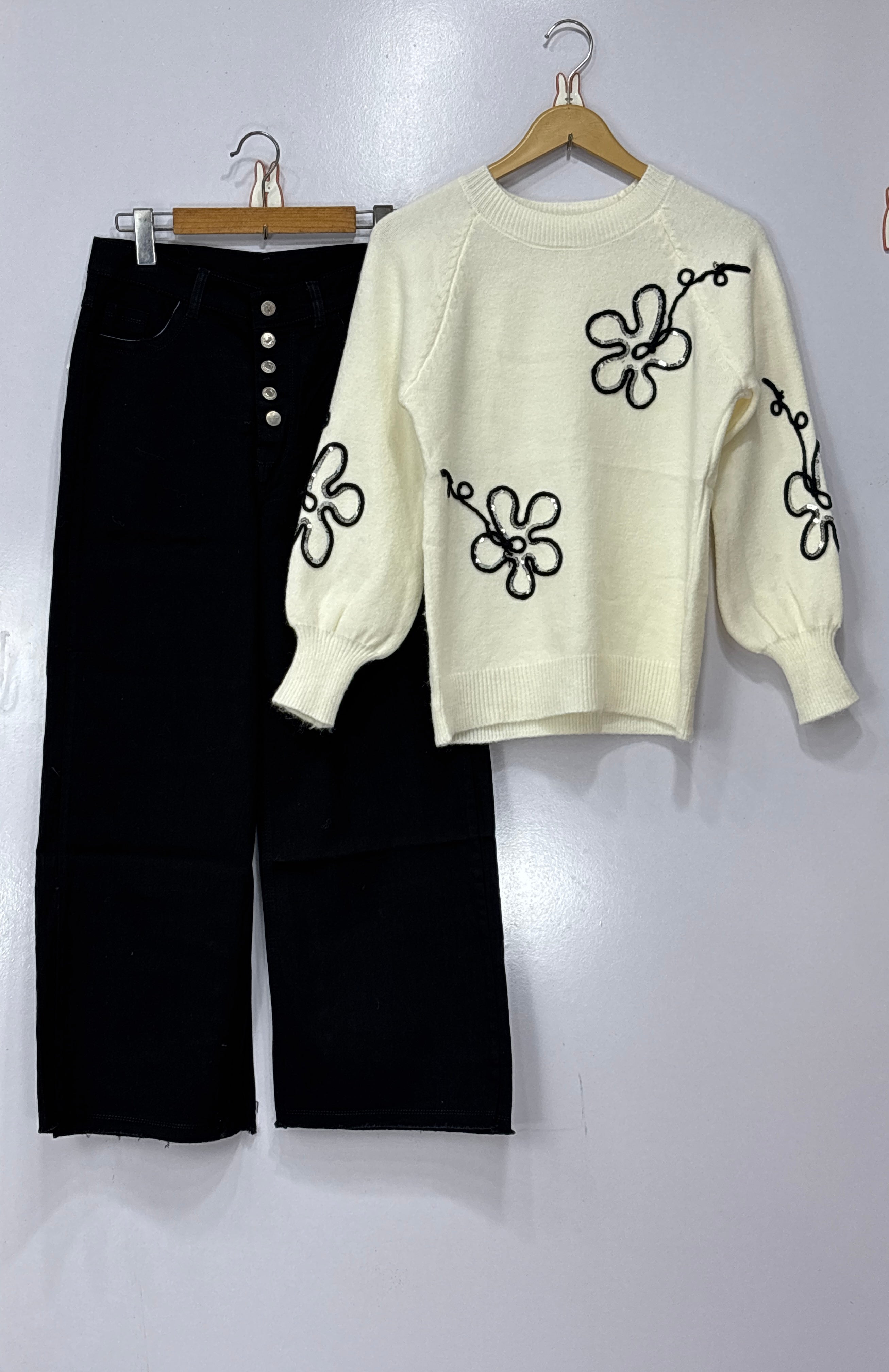 Women tops and jeans ✨