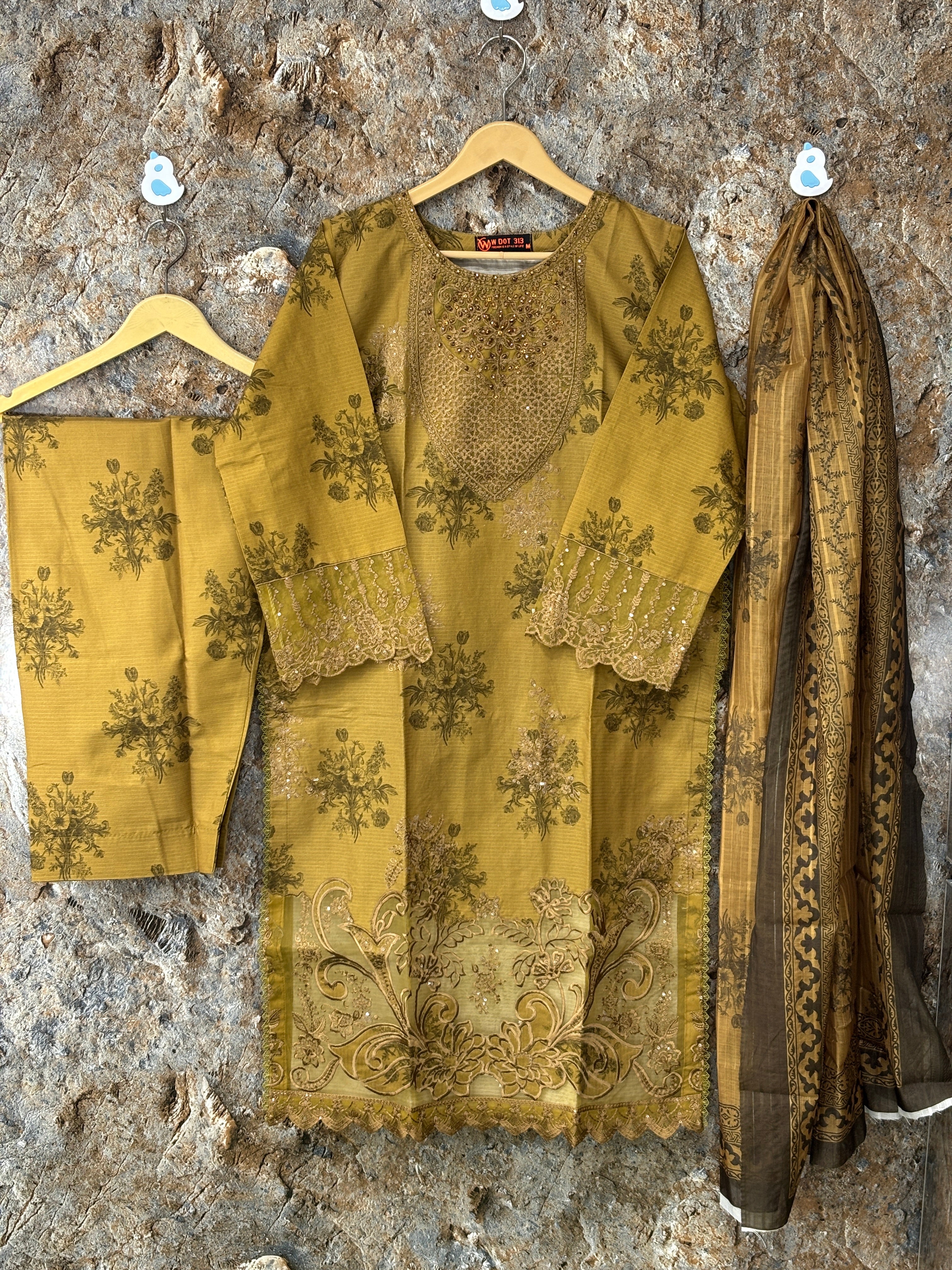 Women 3 peice suit winter fabric ✅