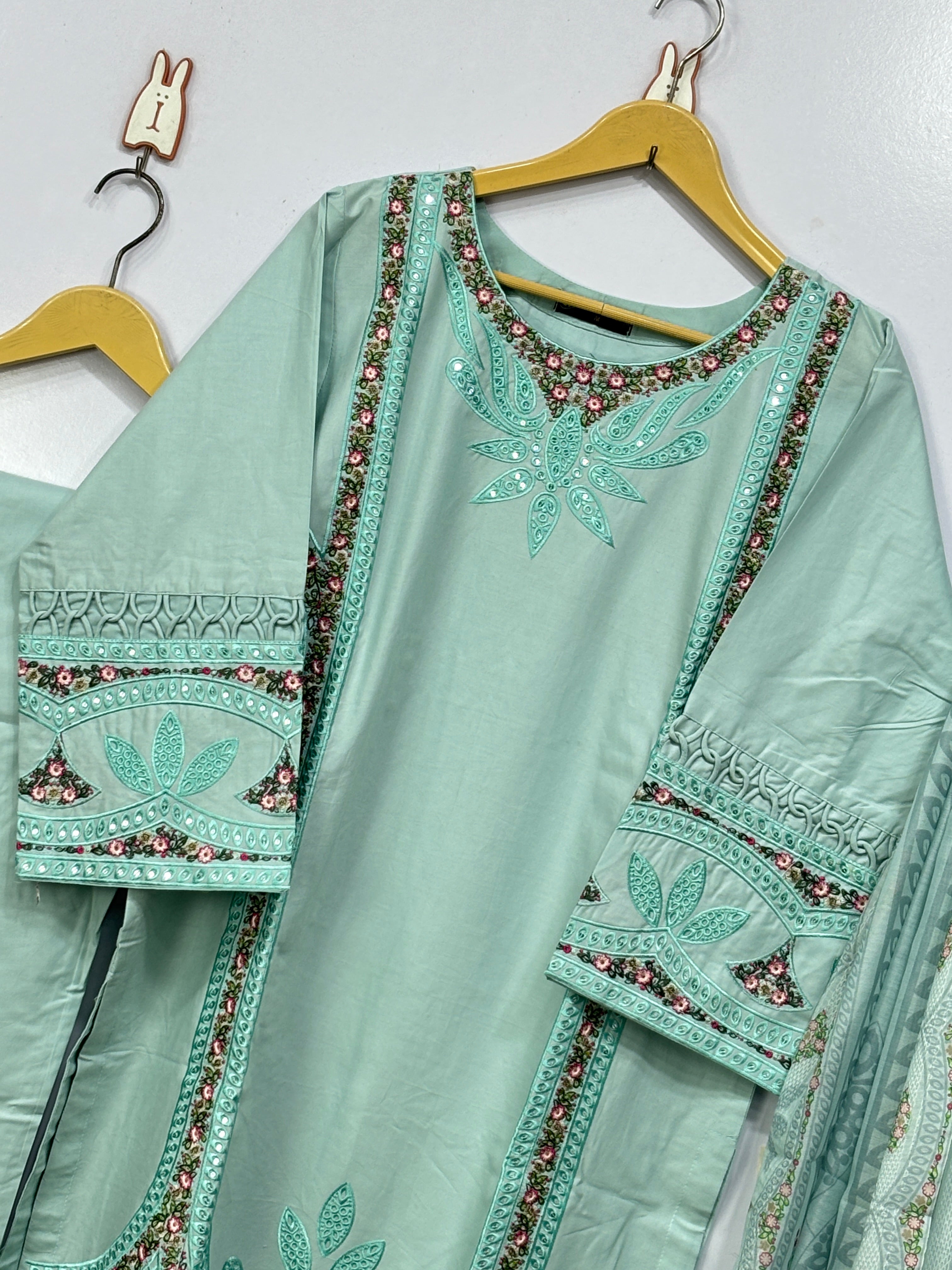 Women 3 peice suit Winter fabric 💫