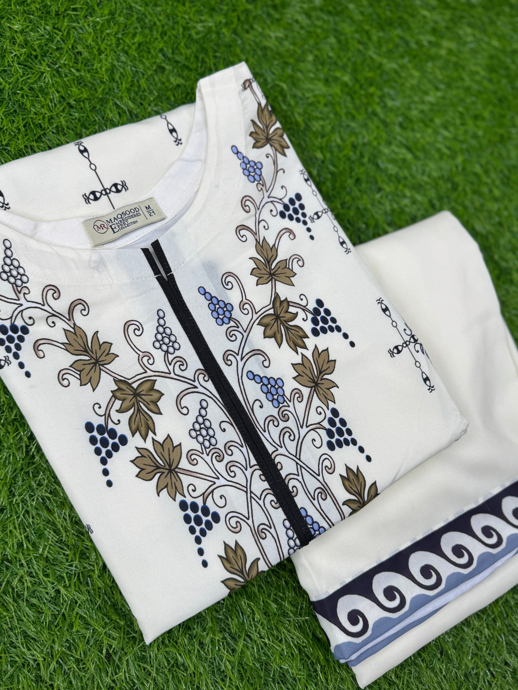 New arrival winter silk stuff 2 piece suit ✅