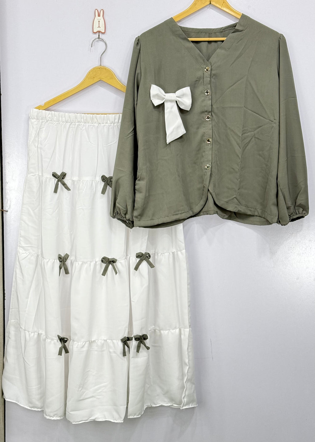 ￼Scourt and shirt 👚