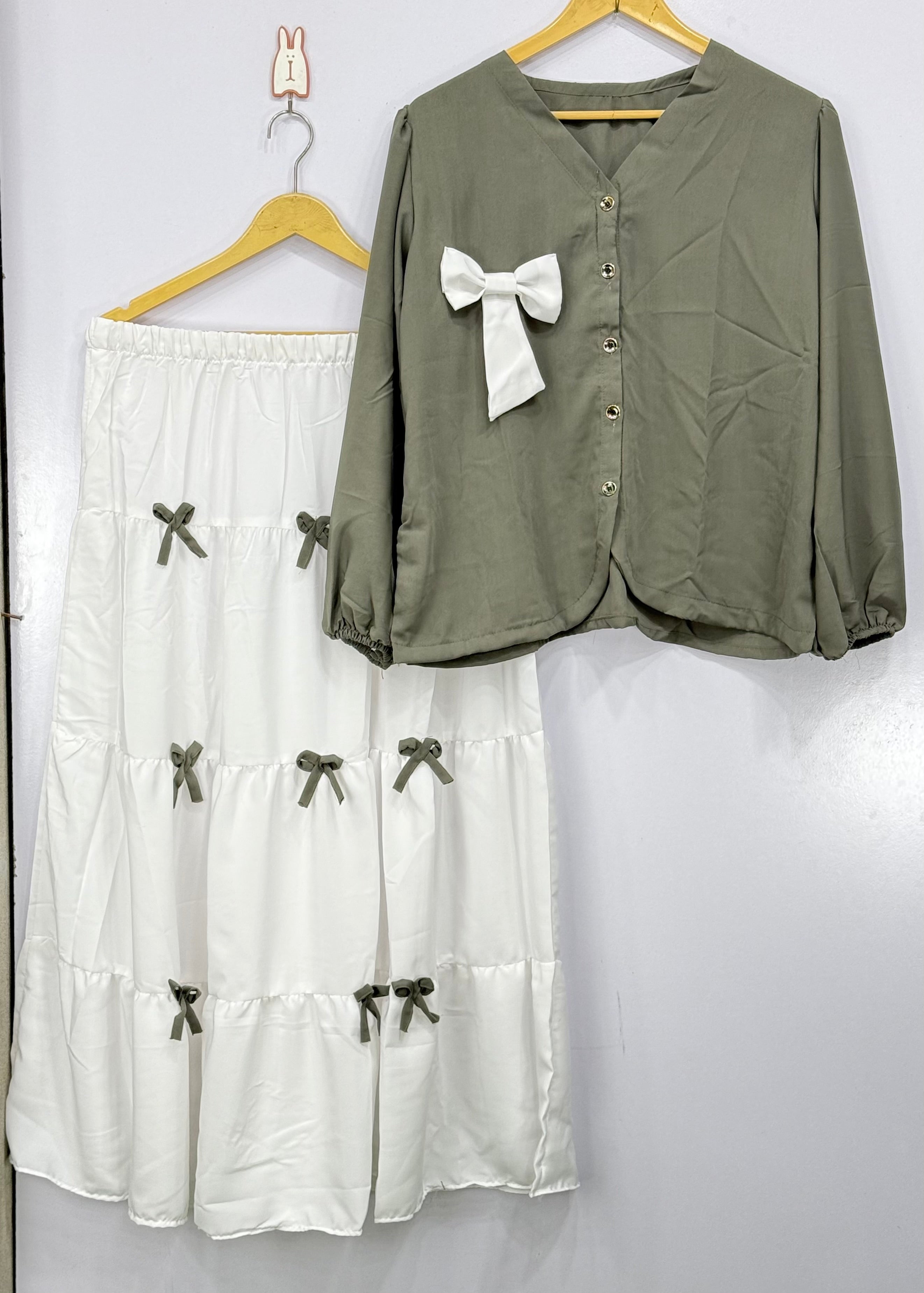 ￼Scourt and shirt 👚