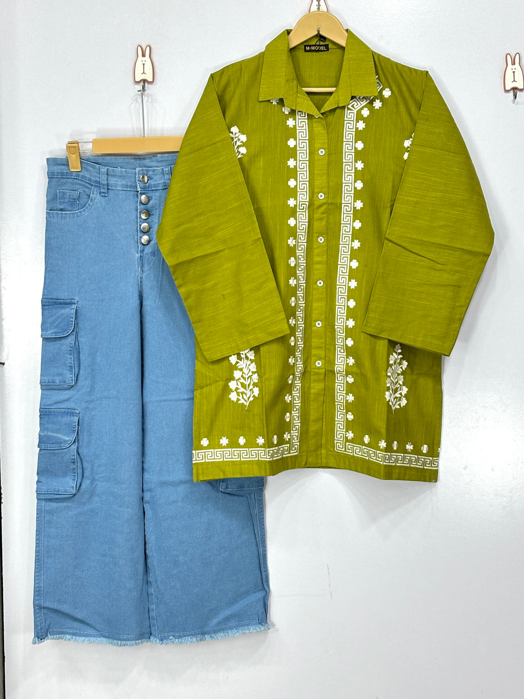 Women tops and jeans 👖