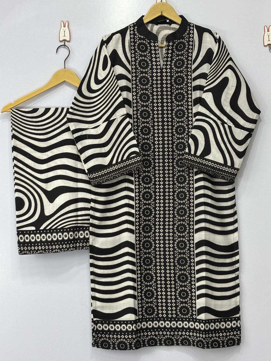 Women 2 peice suit Khadar fabric ✅