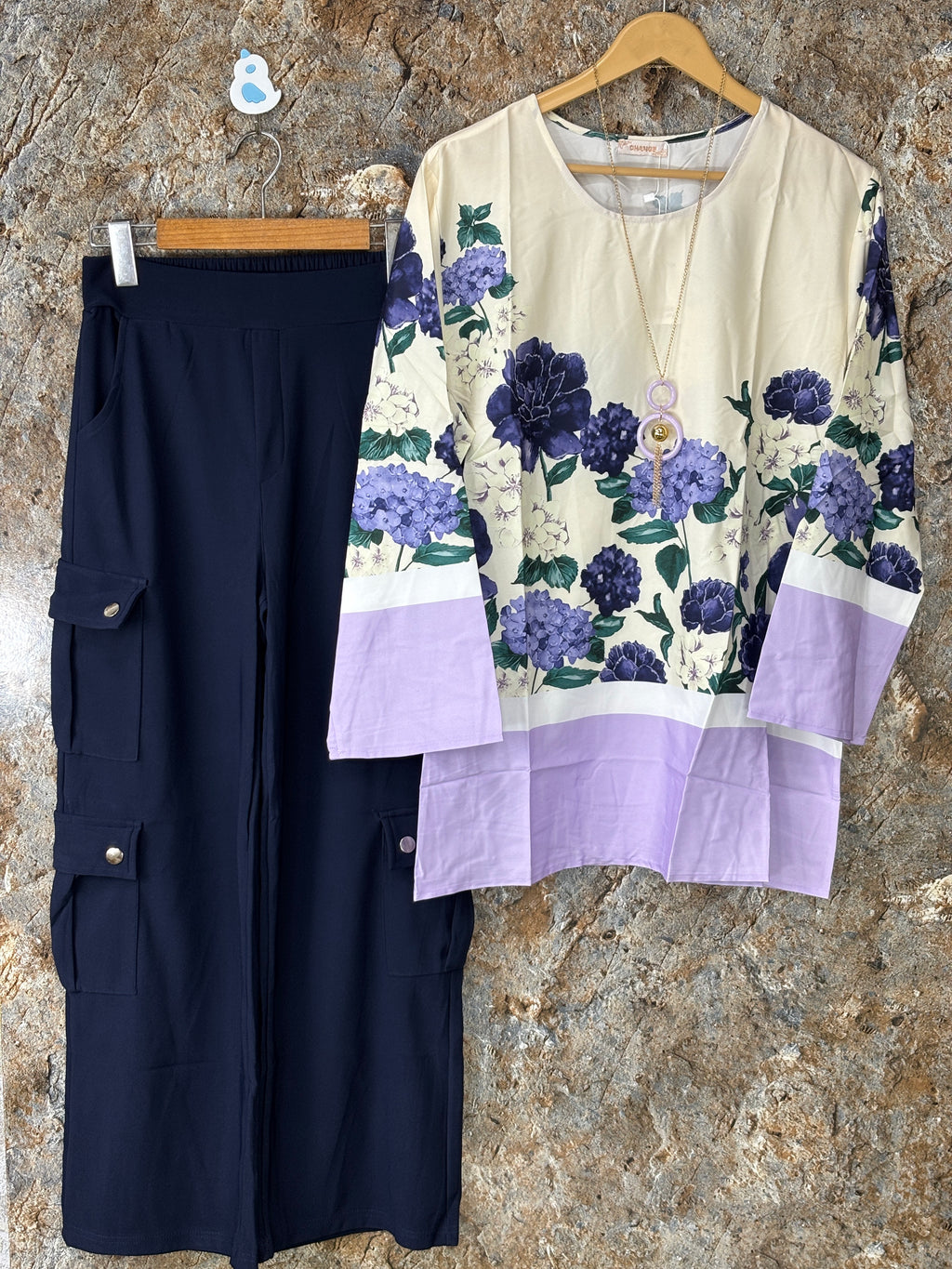 Women tops and jeans ✅