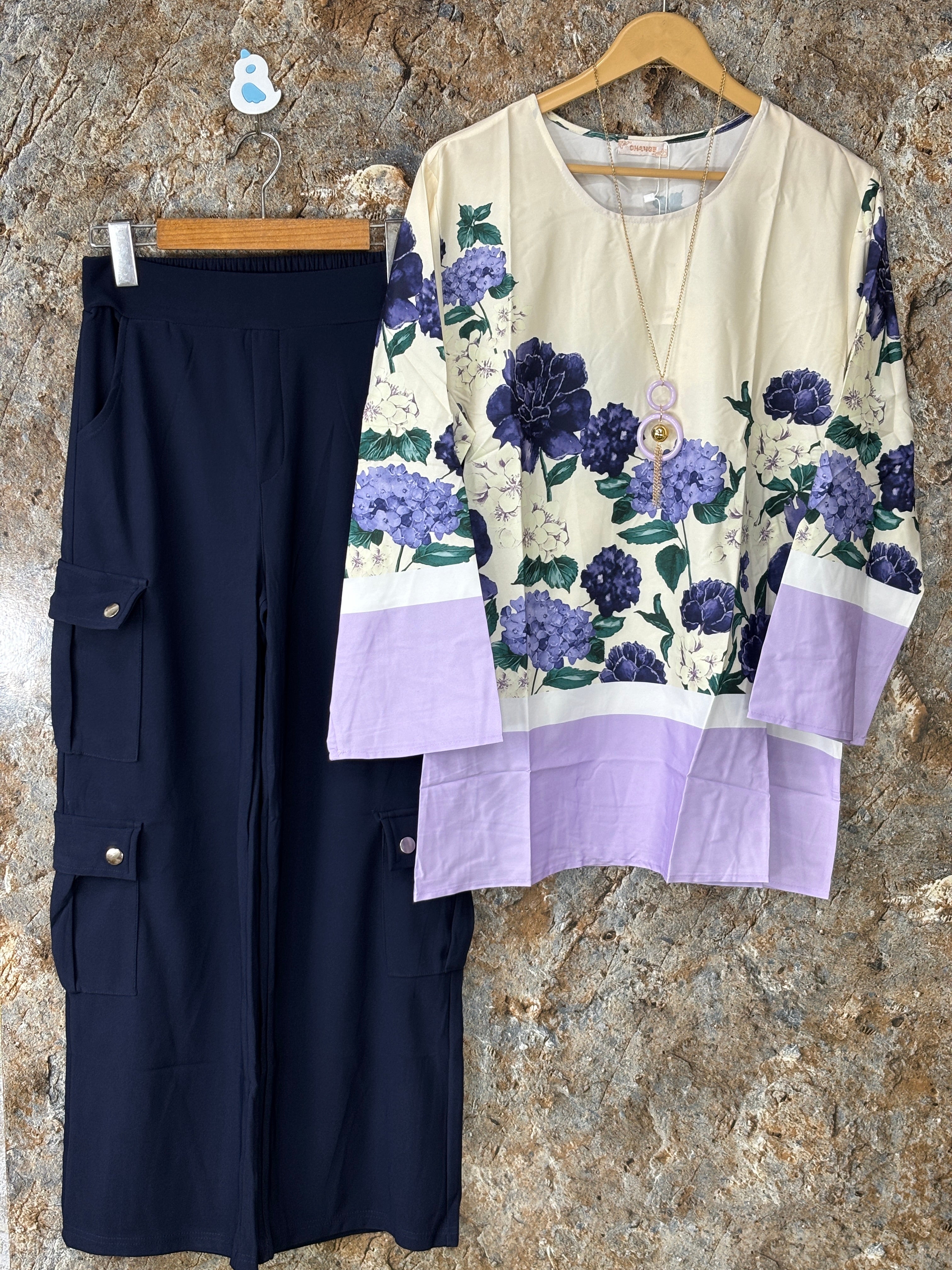 Women tops and jeans ✅