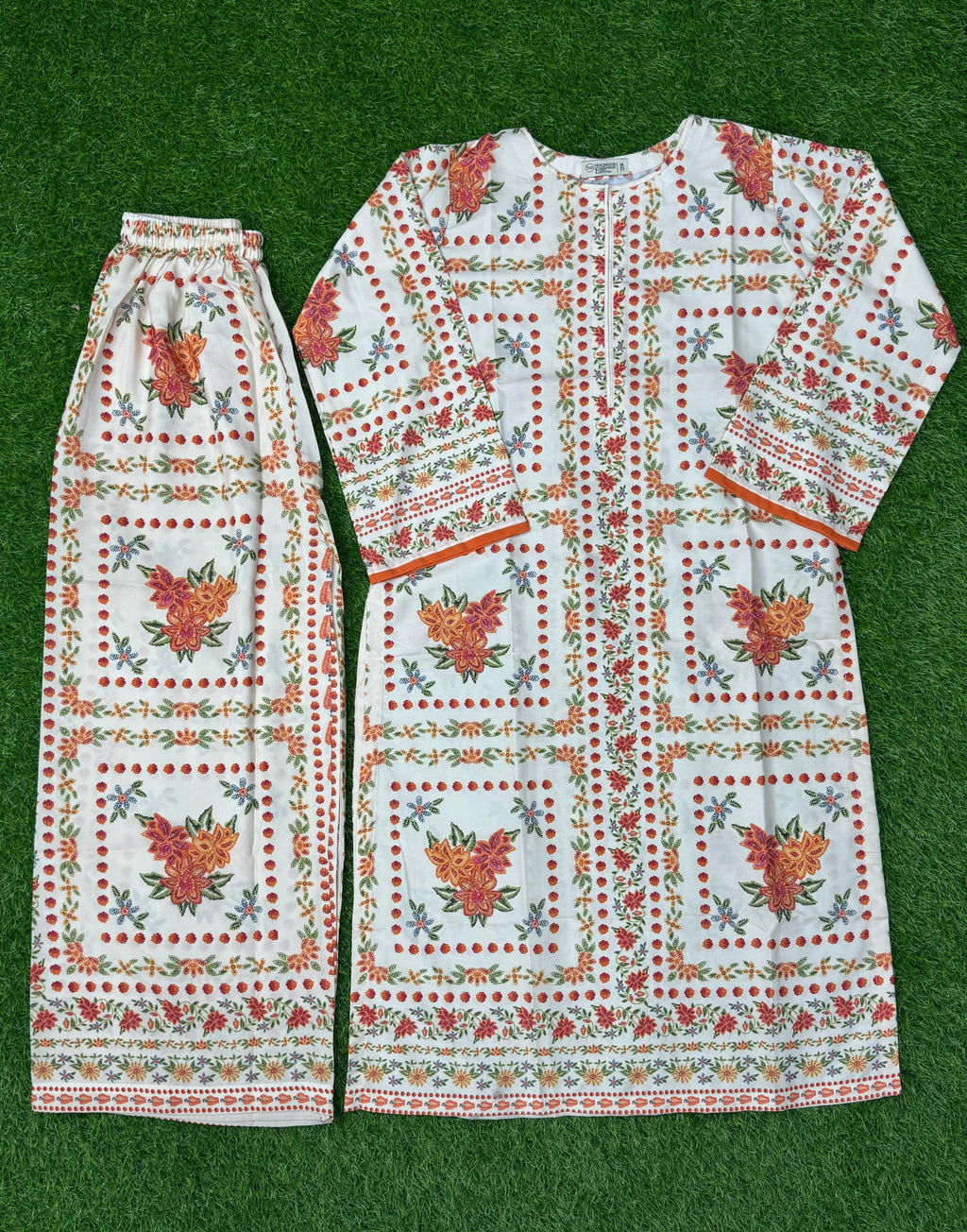 WOMEN 2 PICS SUIT SLIK FABRIC WINTER STUFF