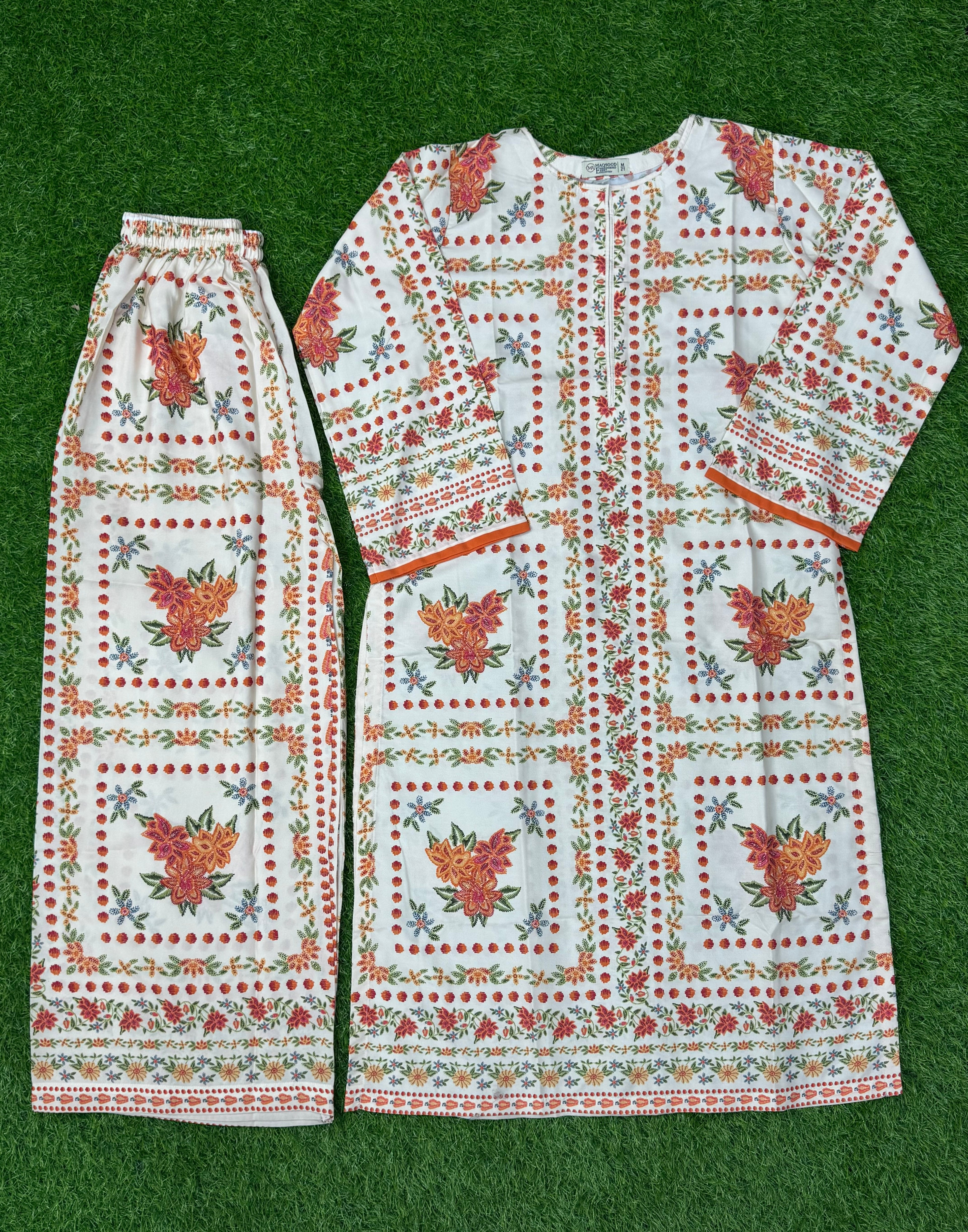 WOMEN 2 PICS SUIT SLIK FABRIC WINTER STUFF