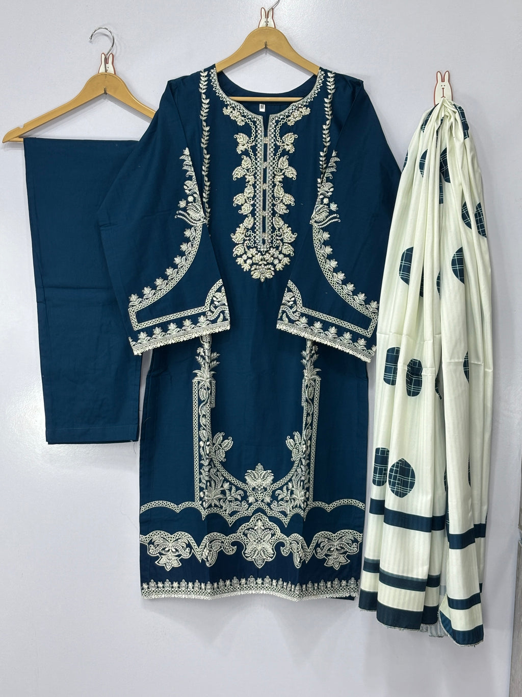 Women 3 peice suit Khadar fabric ✨