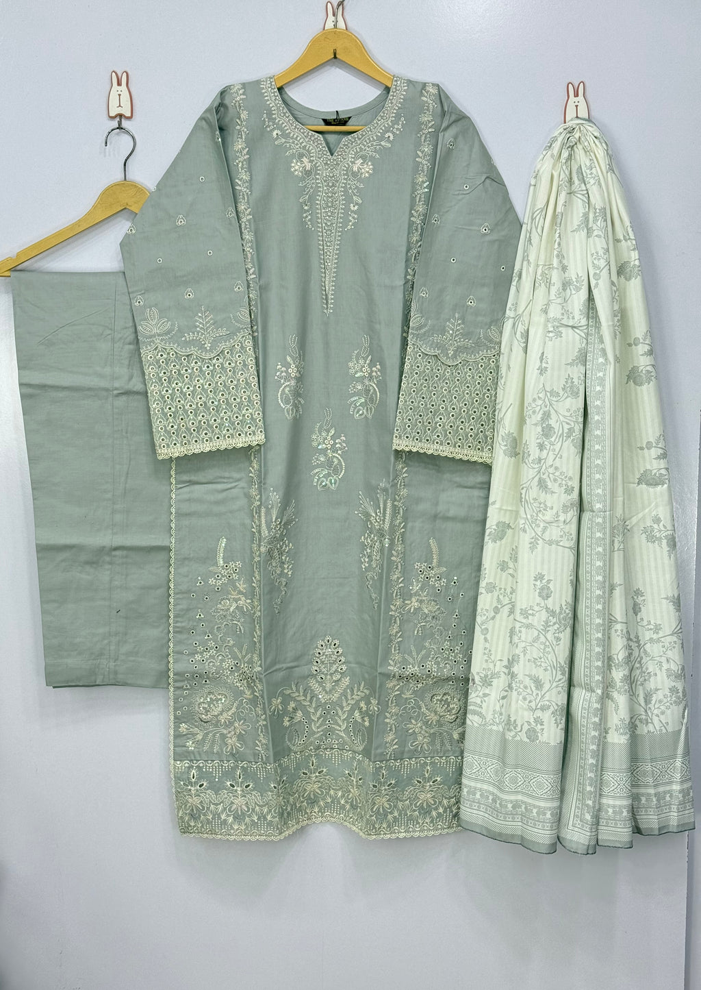 Women 3 peice suit ❄️