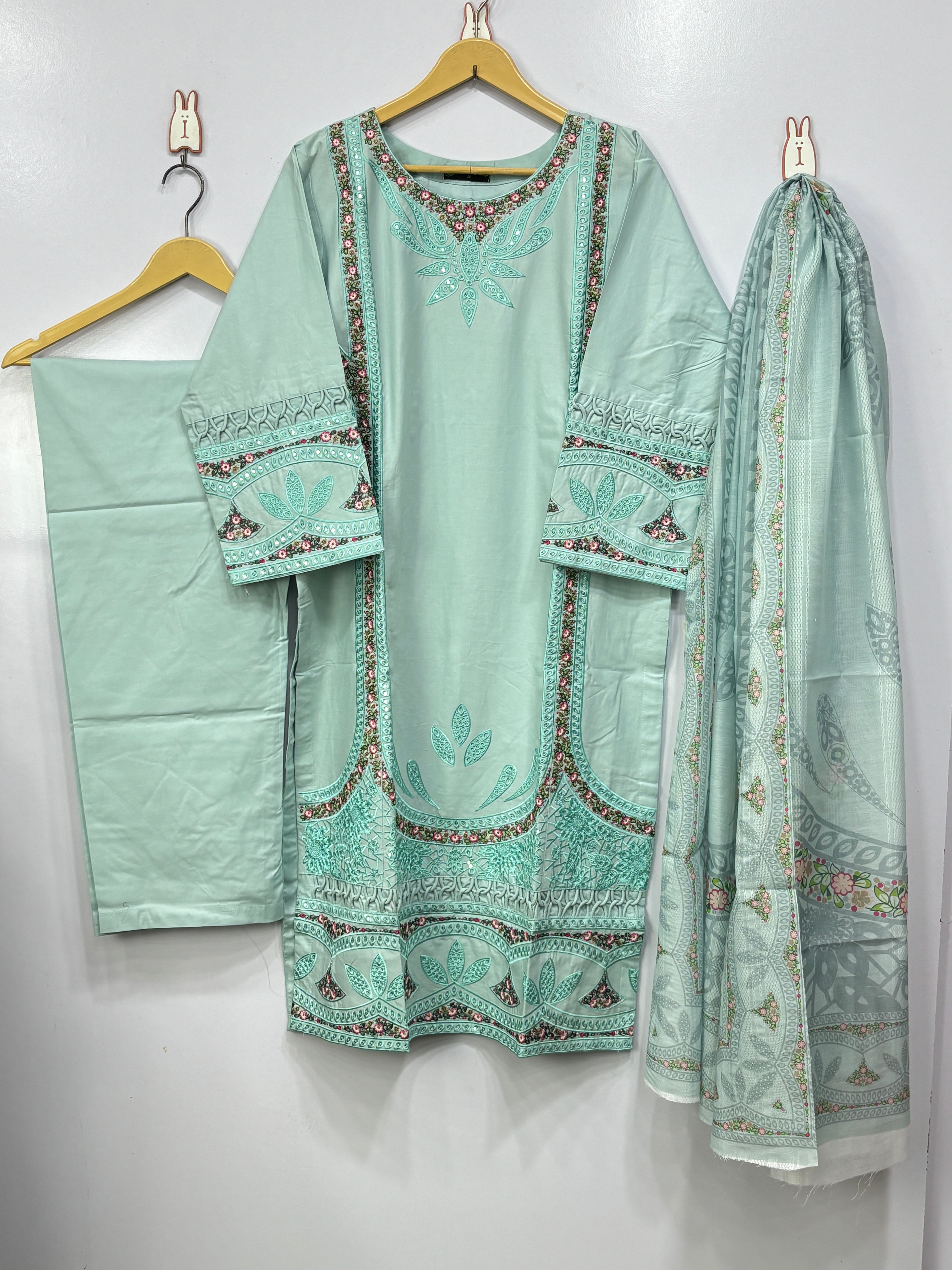 Women 3 peice suit Winter fabric 💫