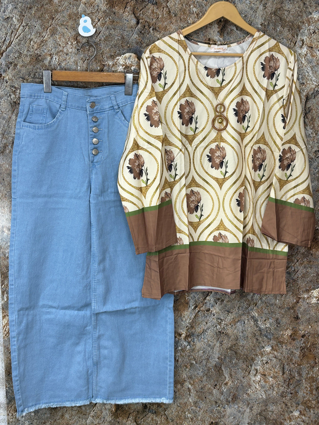 Women tops and jeans ✅